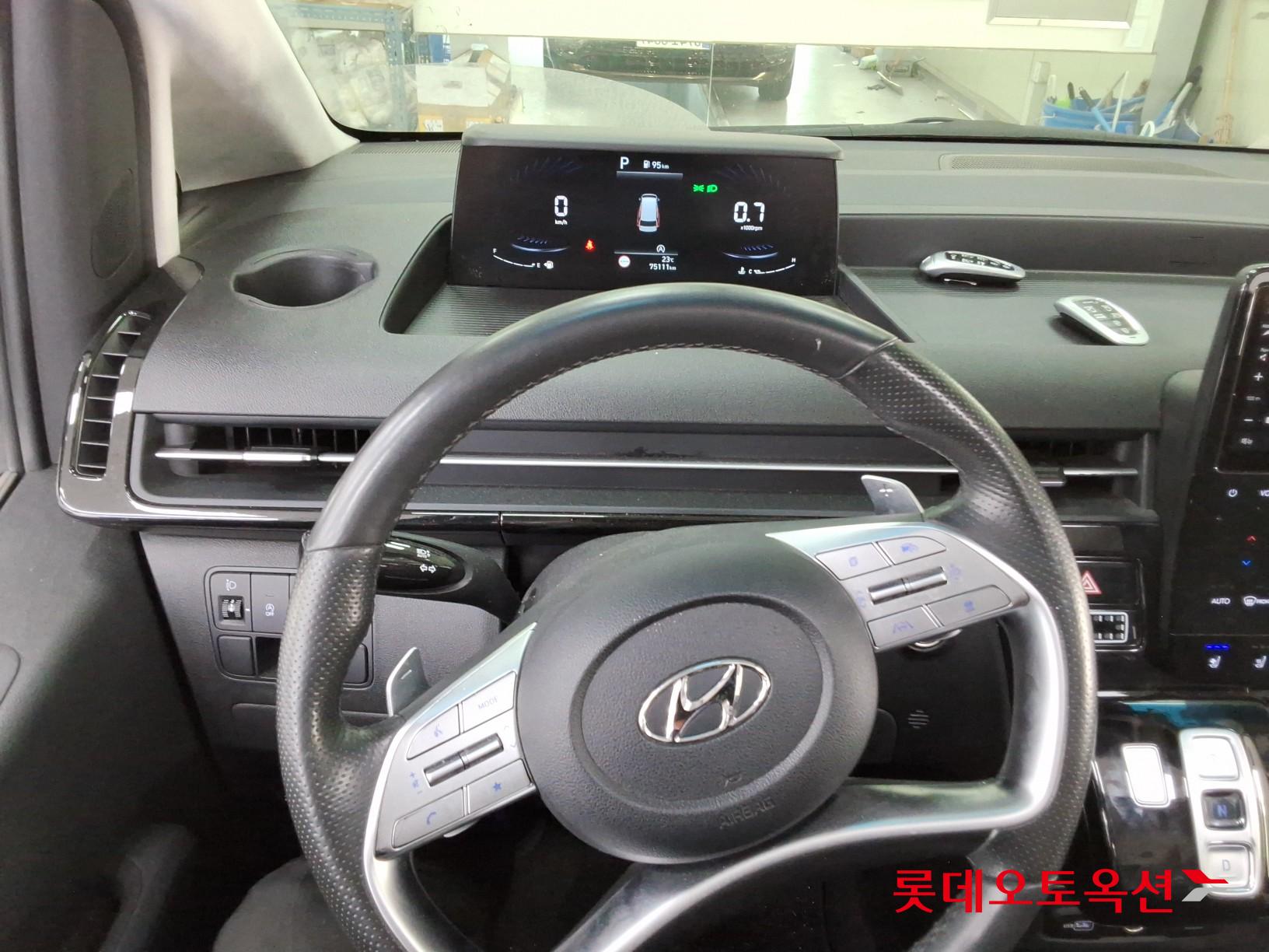 2022 - hyundai staria
