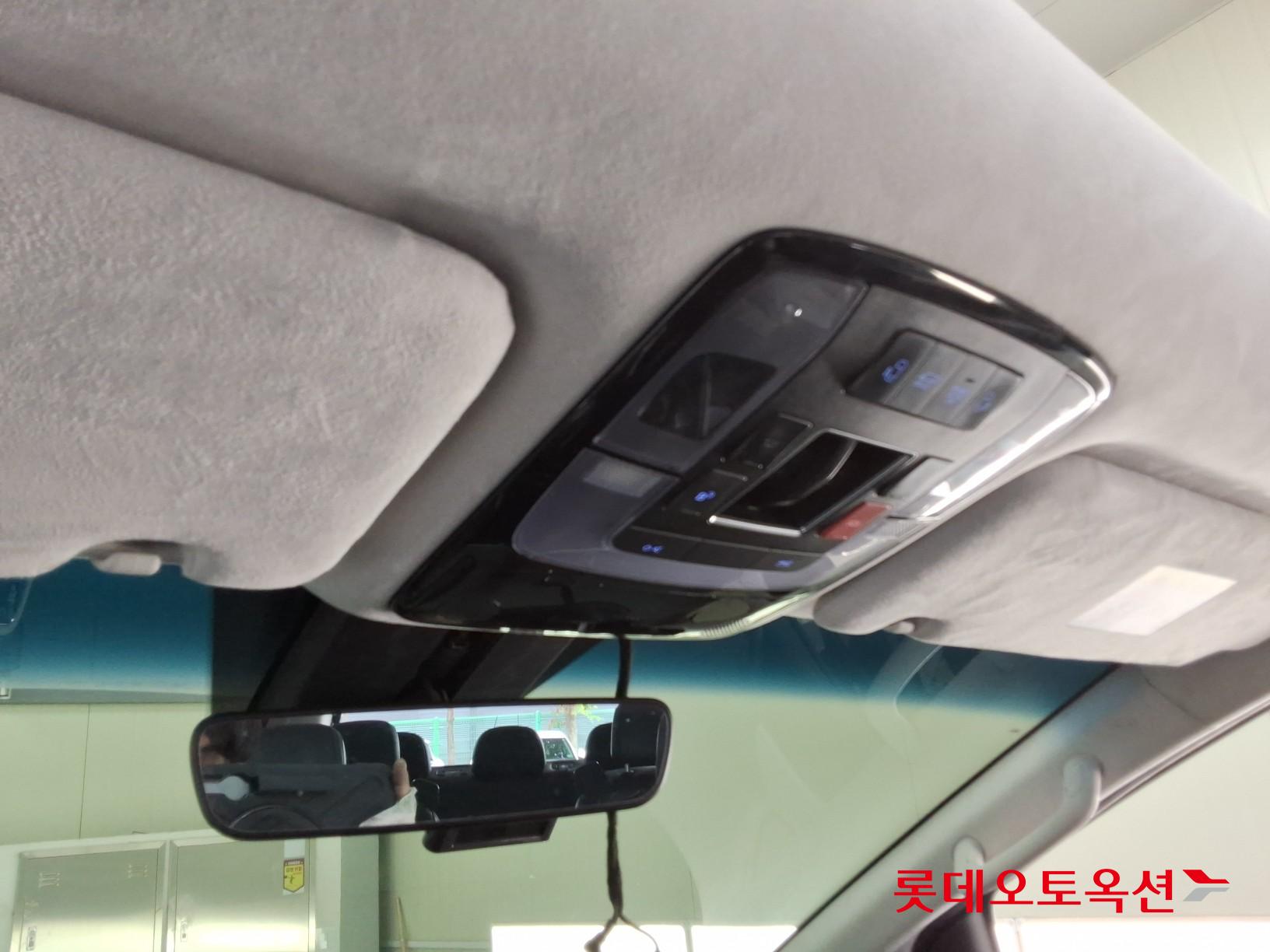 2022 - hyundai staria