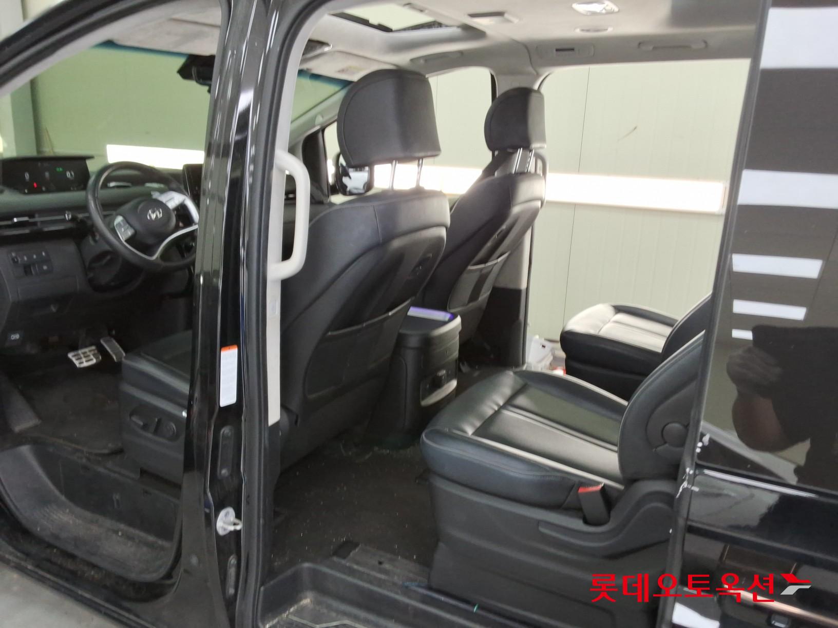 2022 - hyundai staria