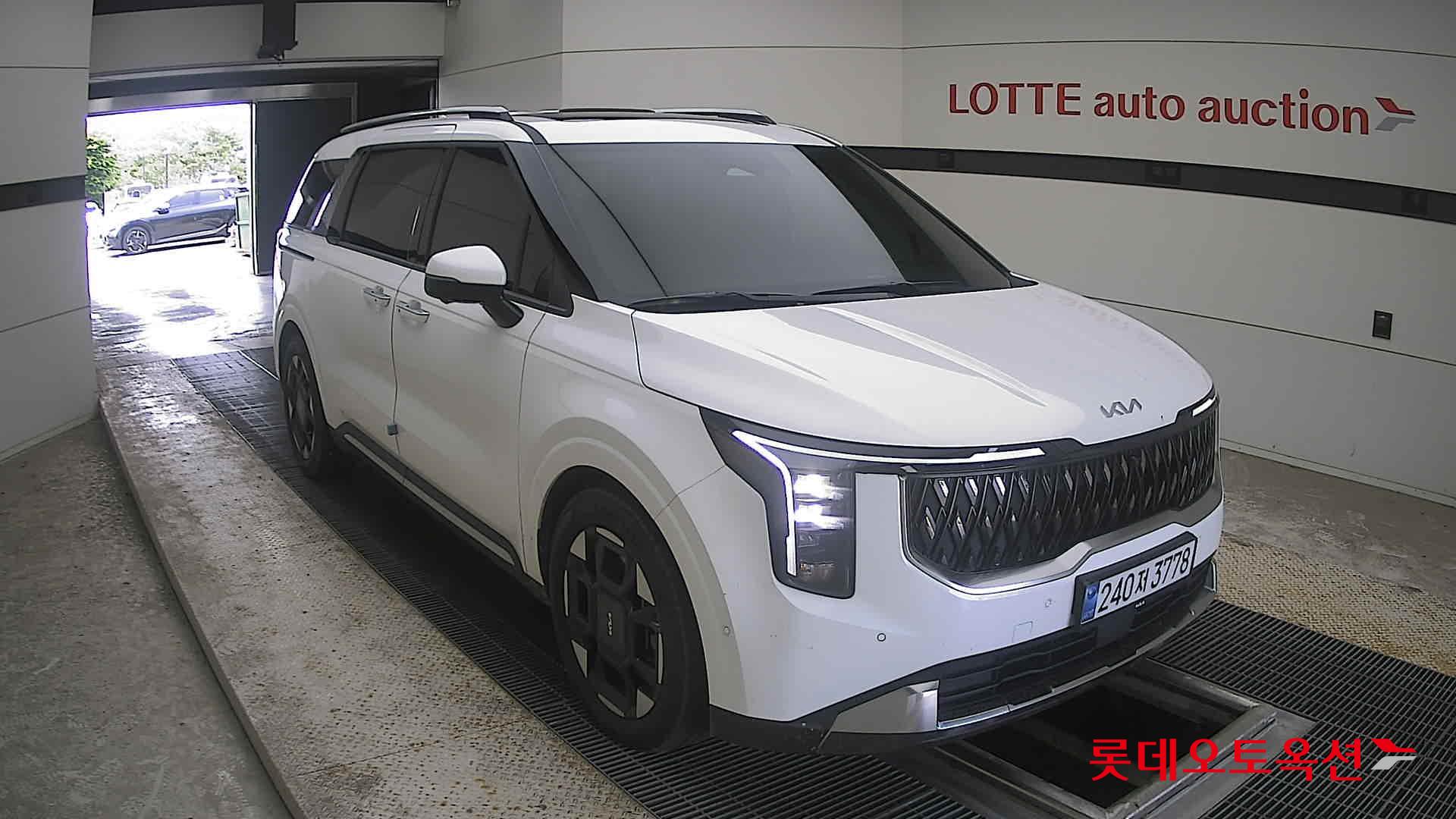 Kia Carnival 2025 Белый из Кореи, фото 2