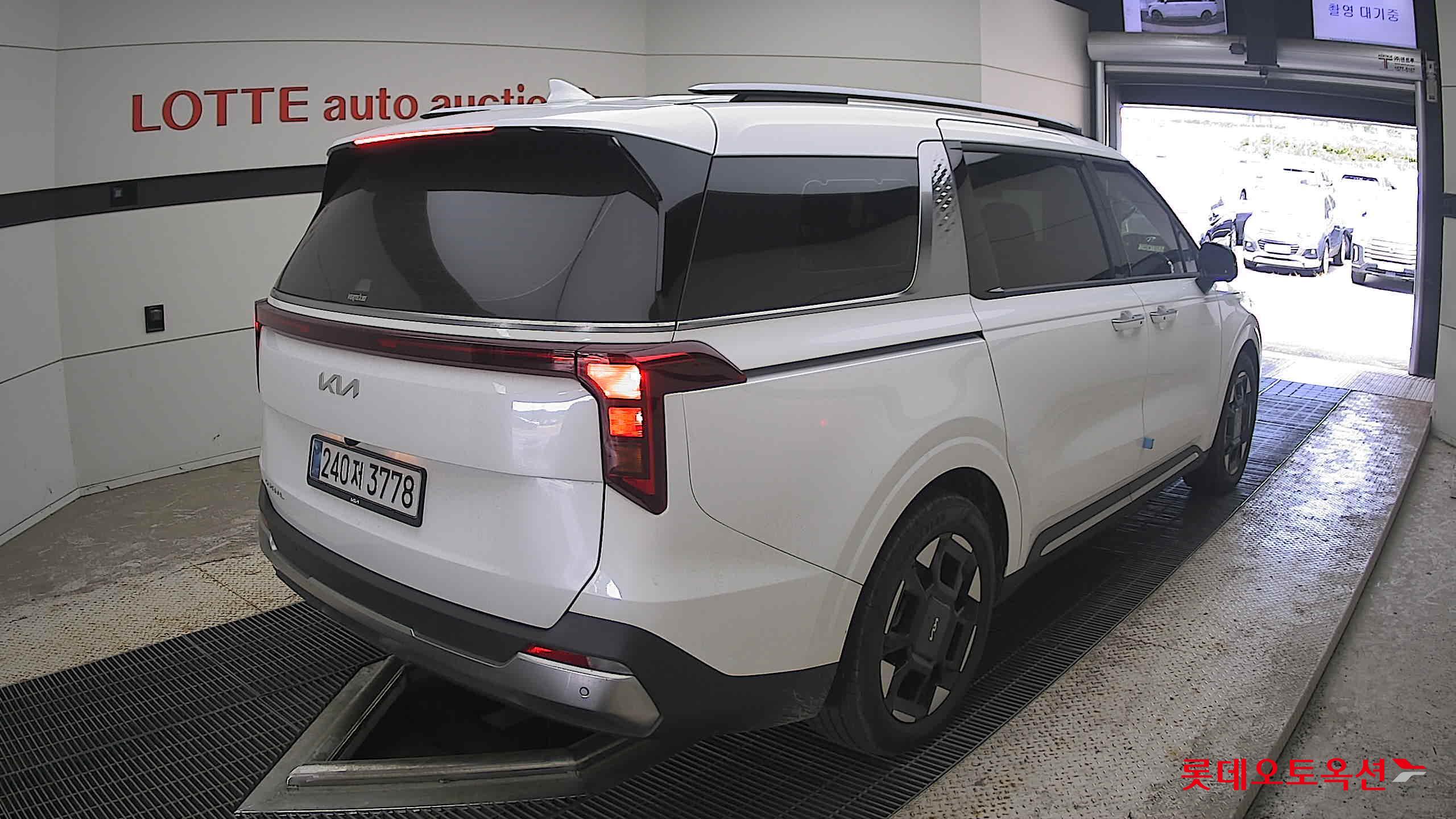 Kia Carnival 2025 Белый из Кореи, фото 4