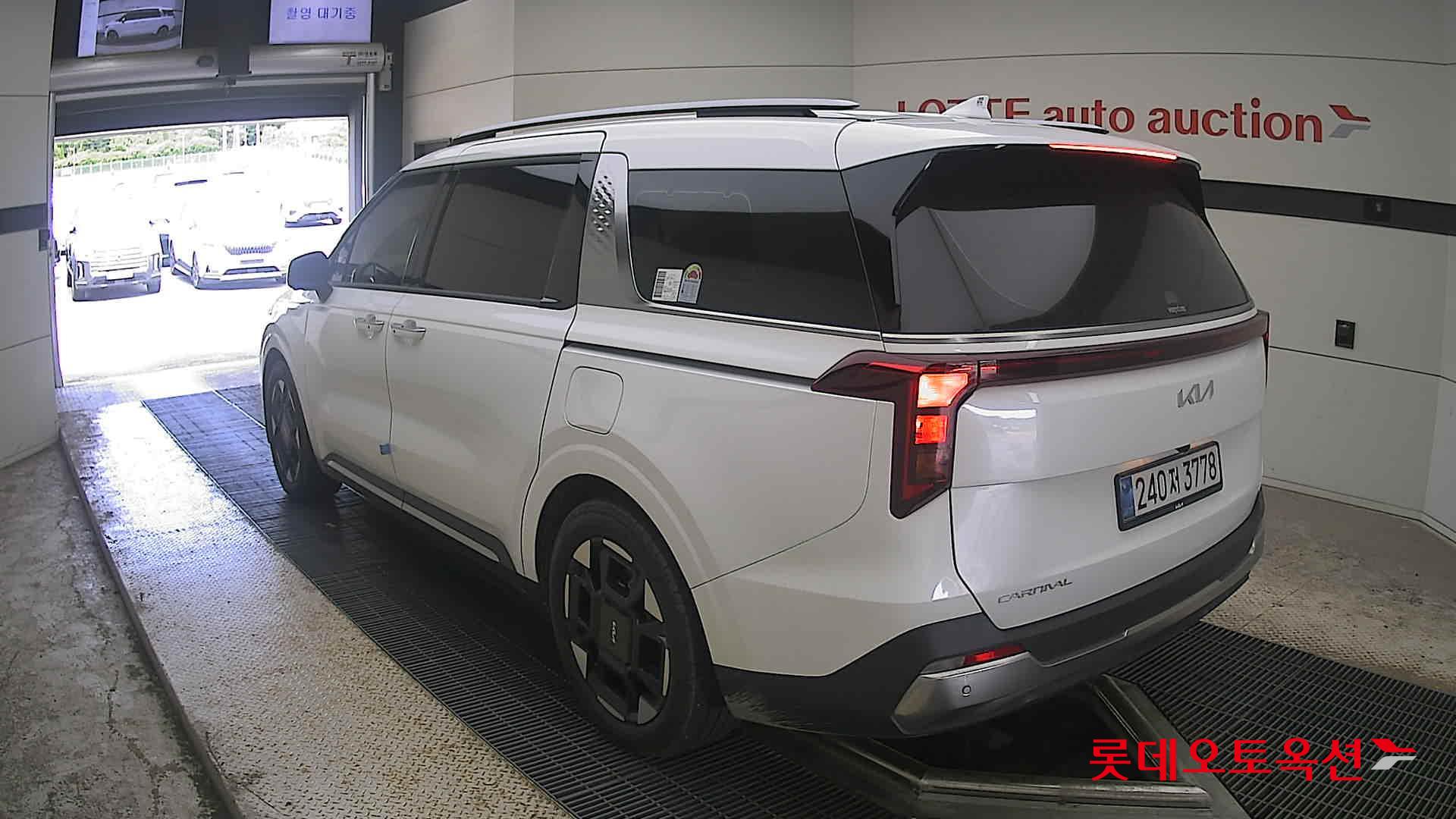 Kia Carnival 2025 Белый из Кореи, фото 6