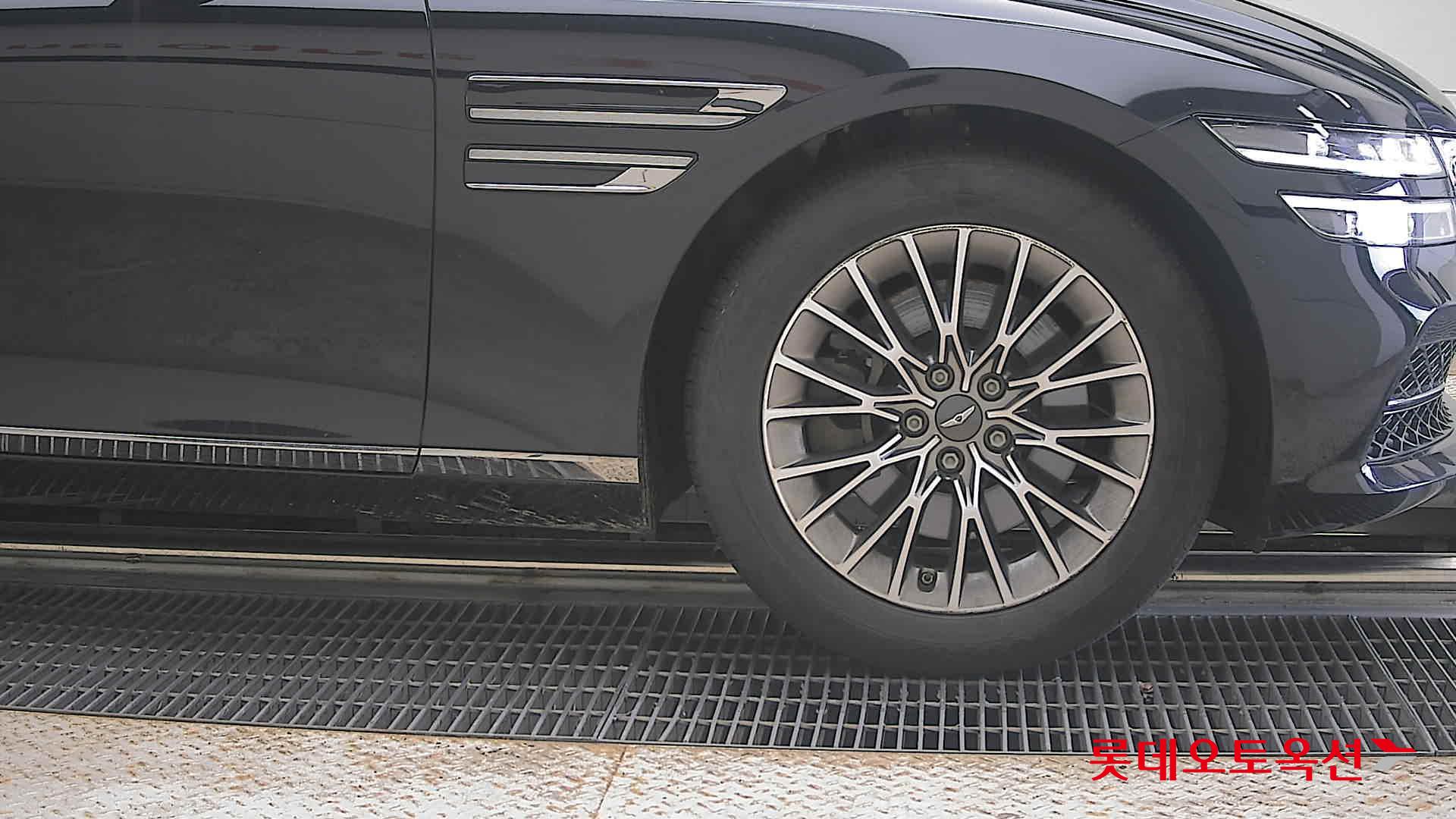2022 - genesis g80