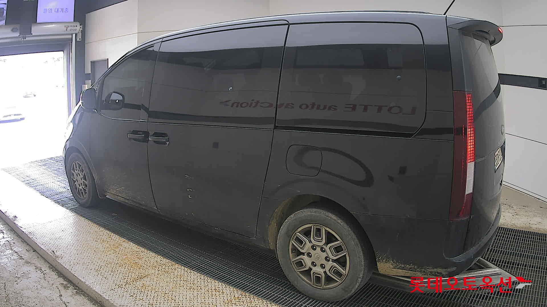 2022 - hyundai staria