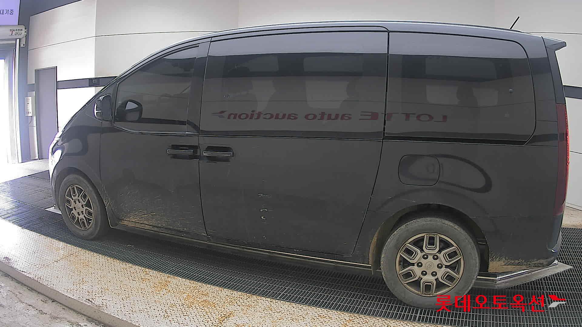 2022 - hyundai staria