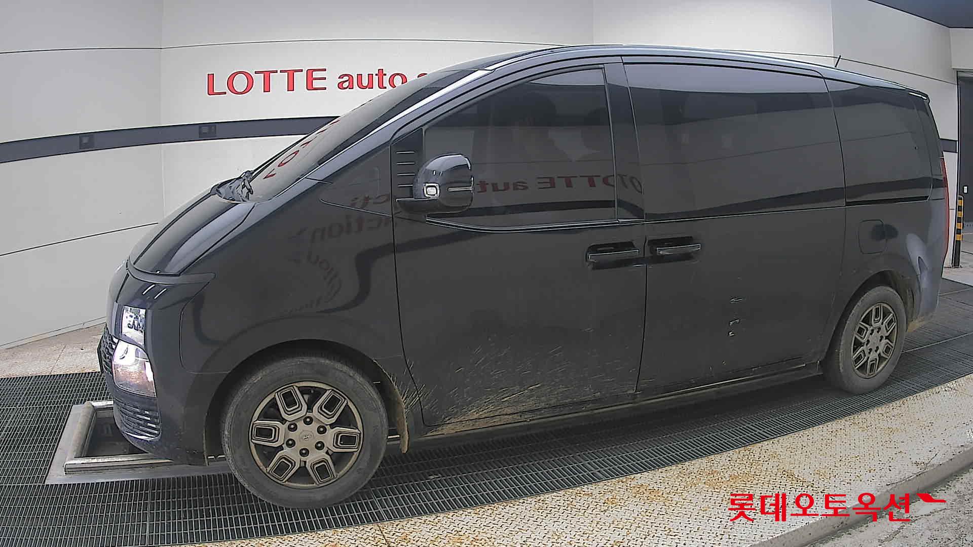 2022 - hyundai staria