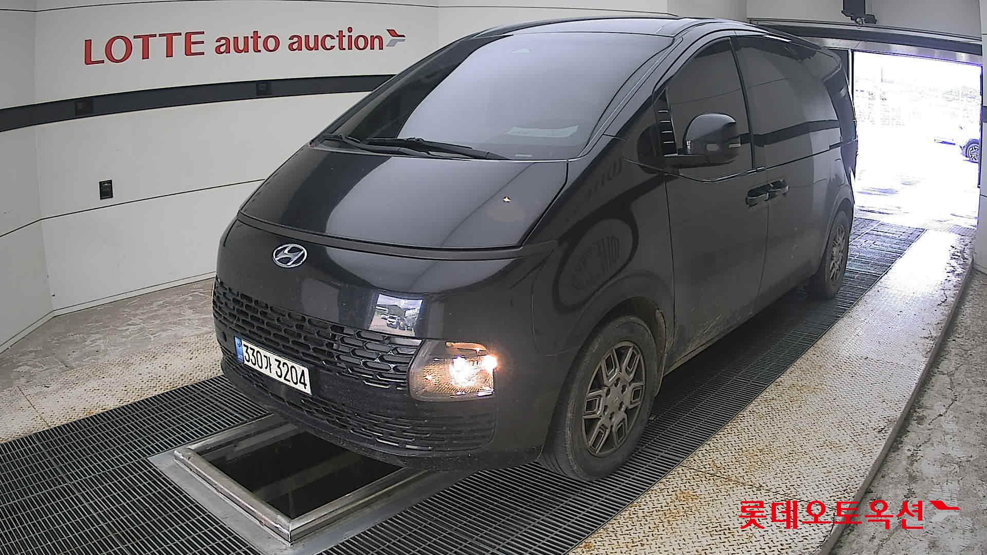 2022 - hyundai staria
