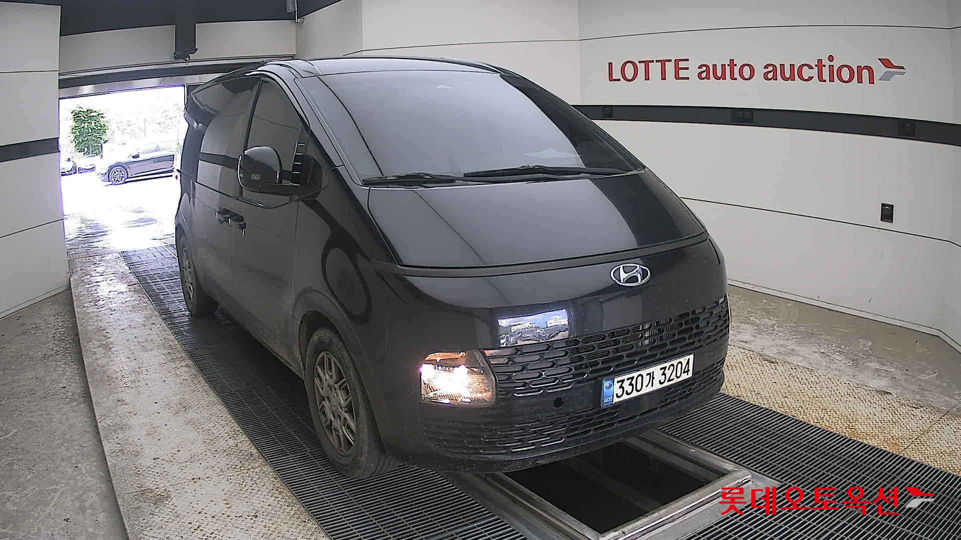 2022 - hyundai staria