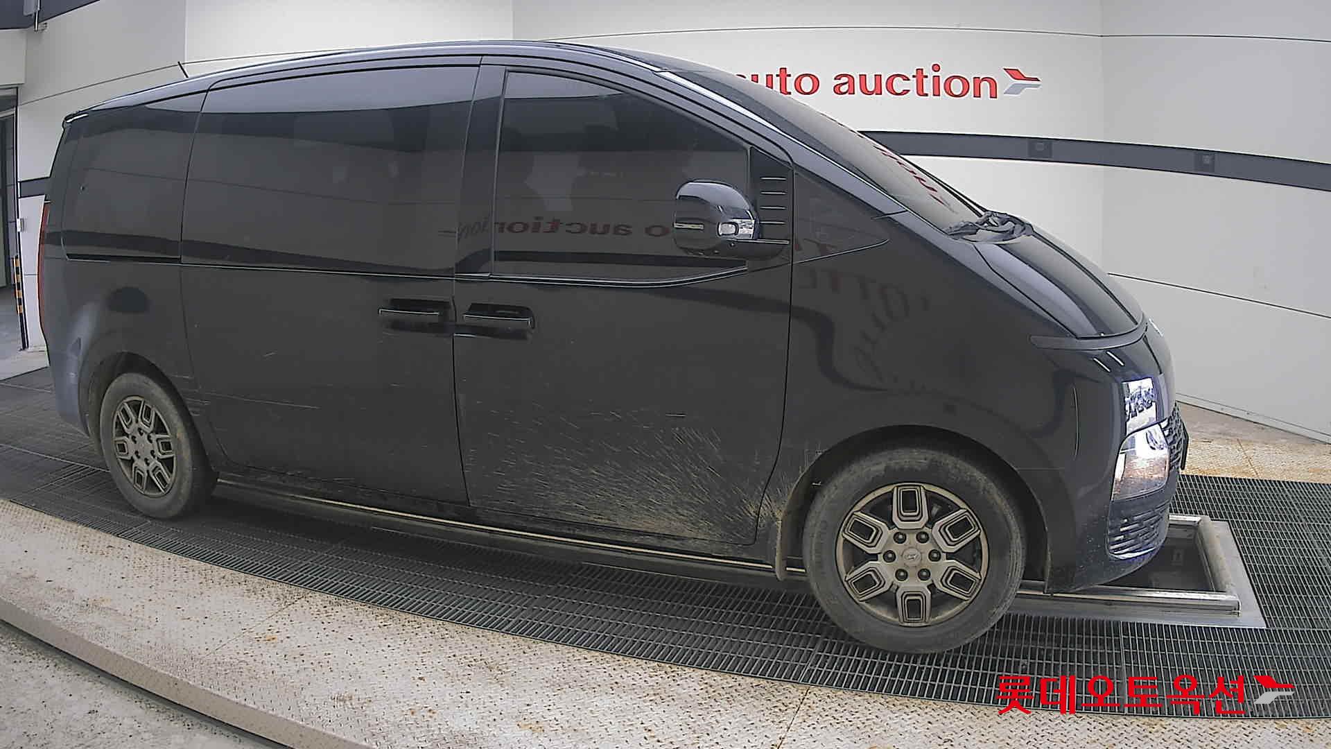 2022 - hyundai staria