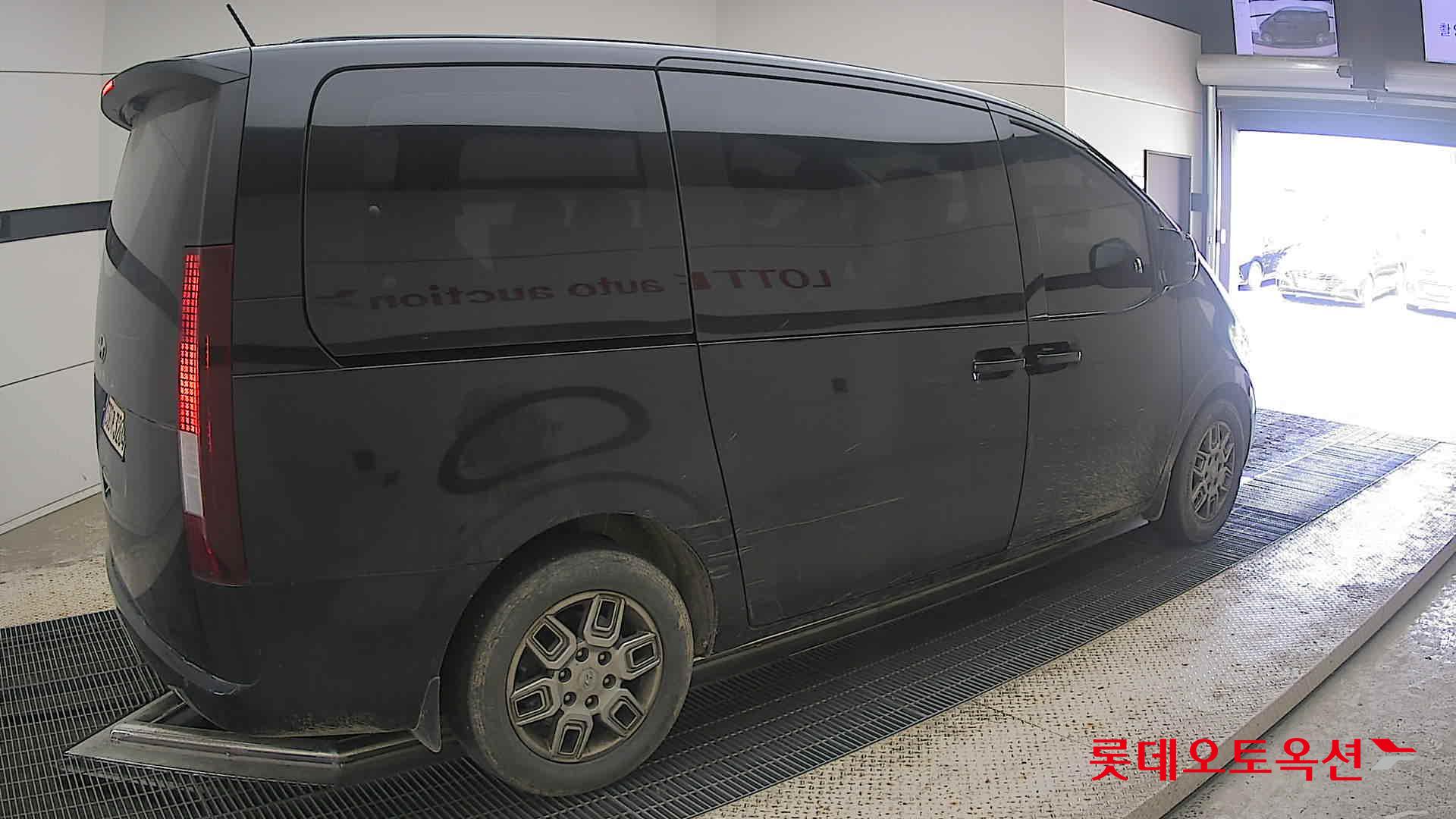 2022 - hyundai staria