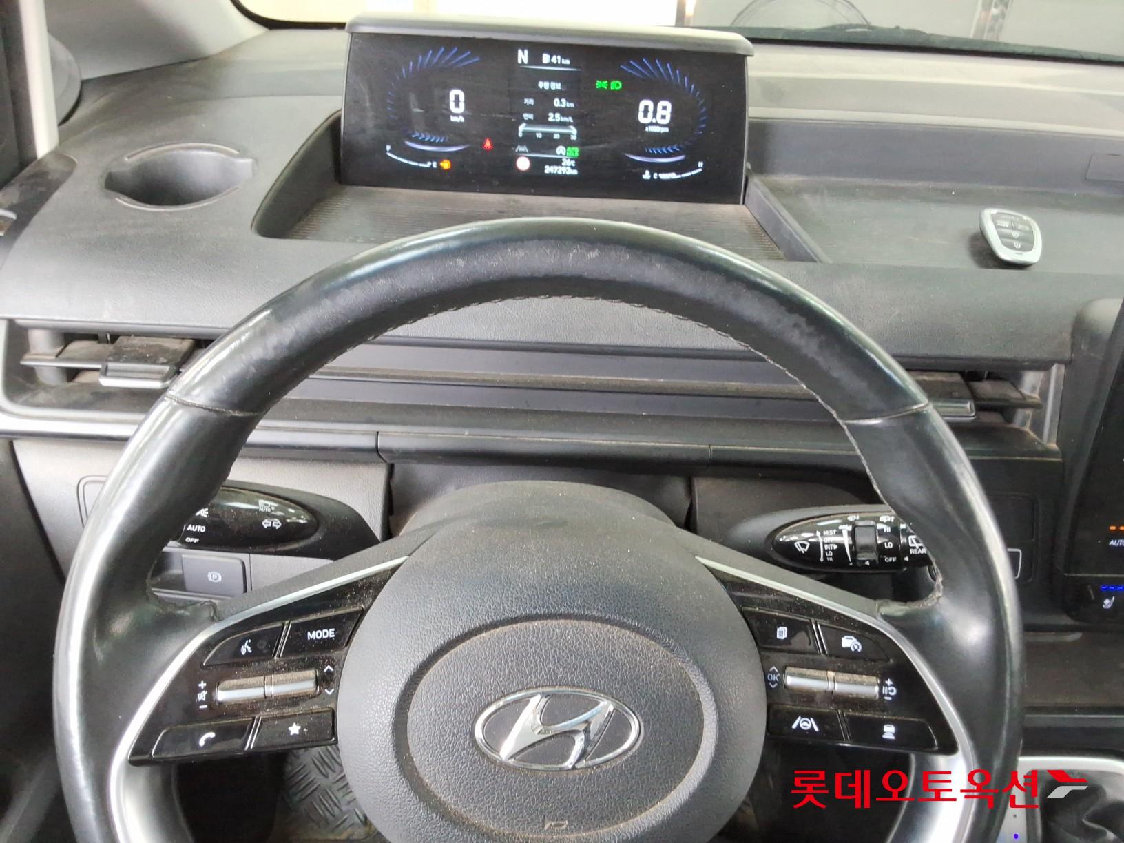 2022 - hyundai staria