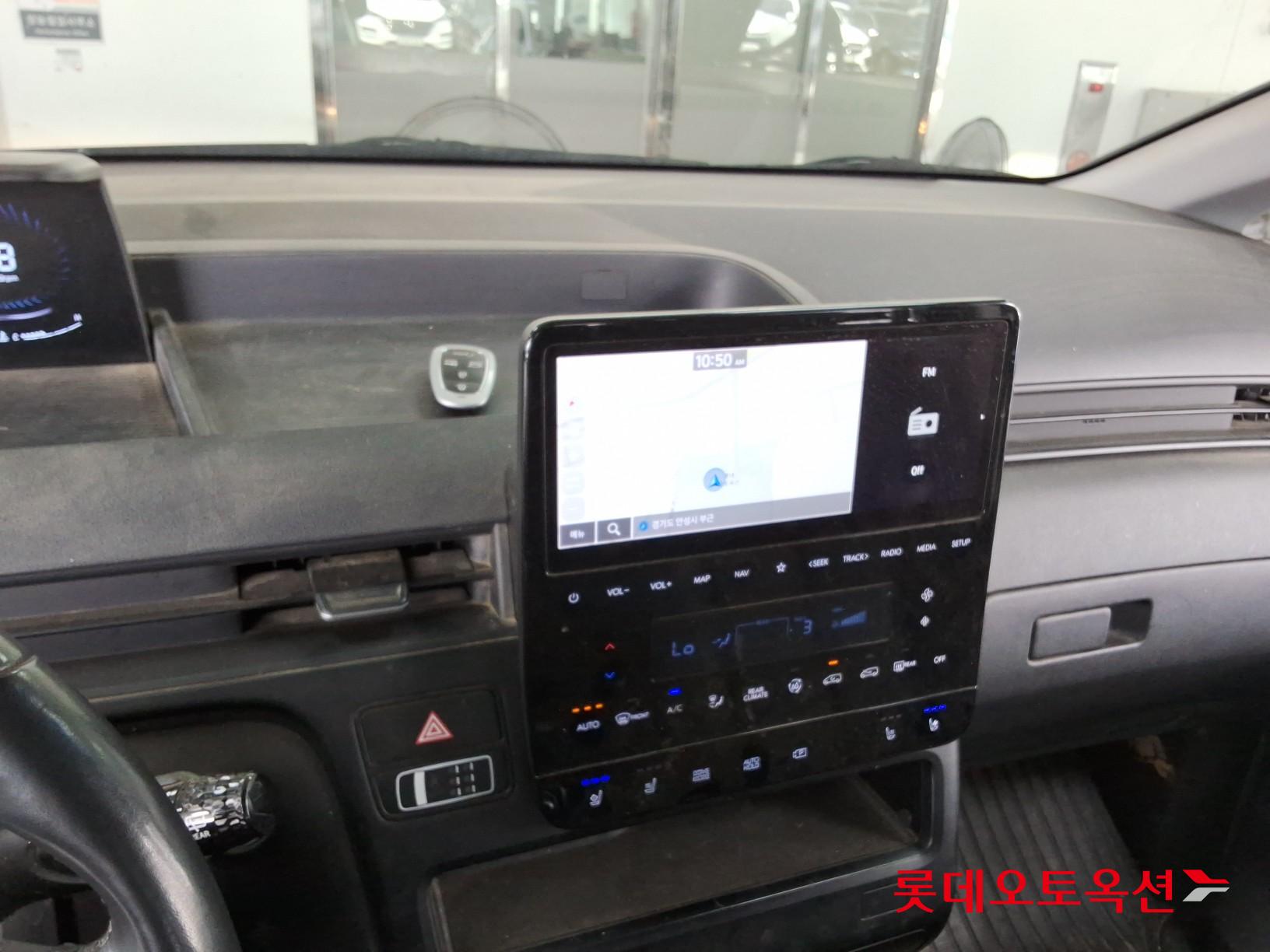 2022 - hyundai staria