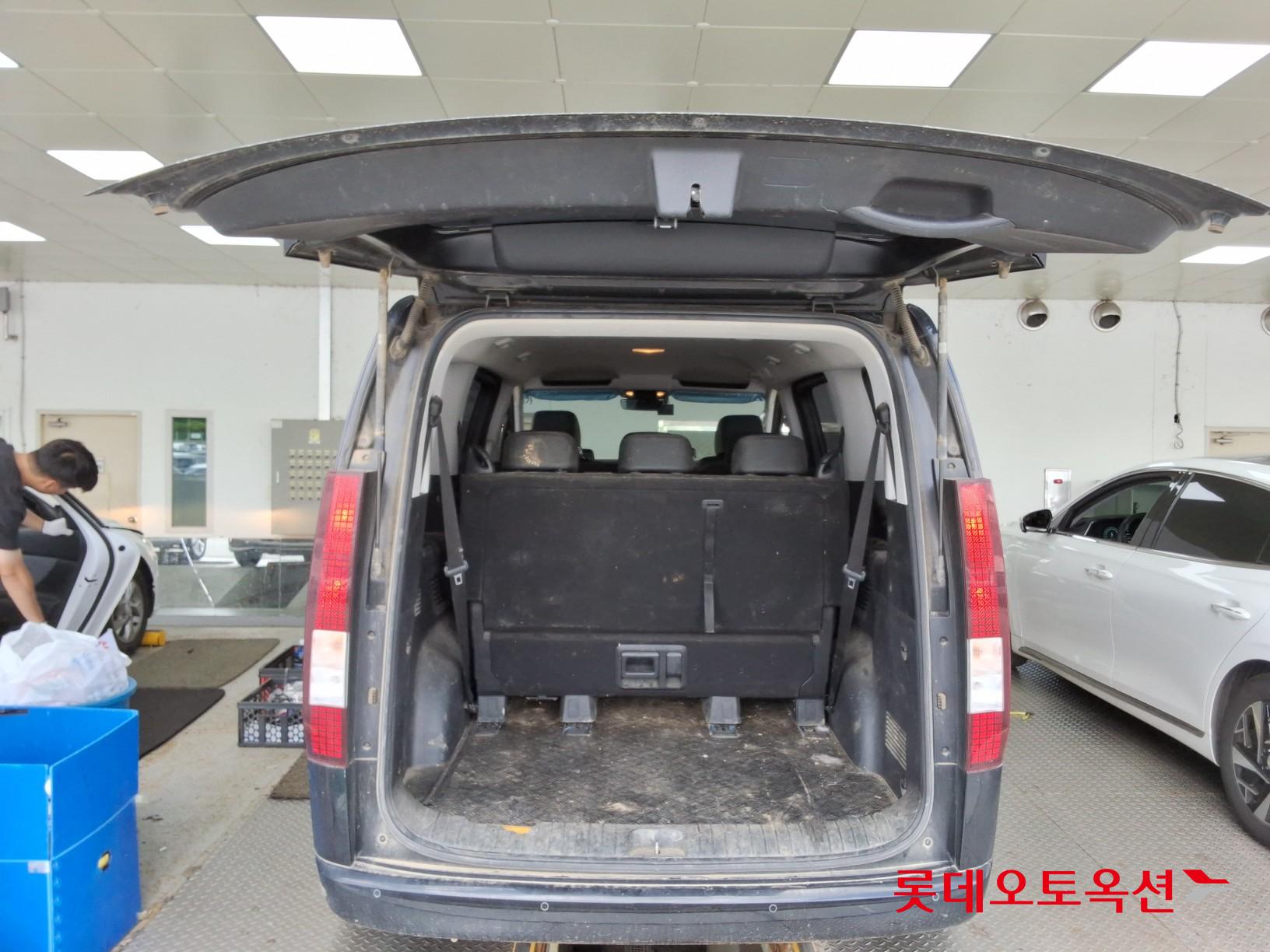 2022 - hyundai staria