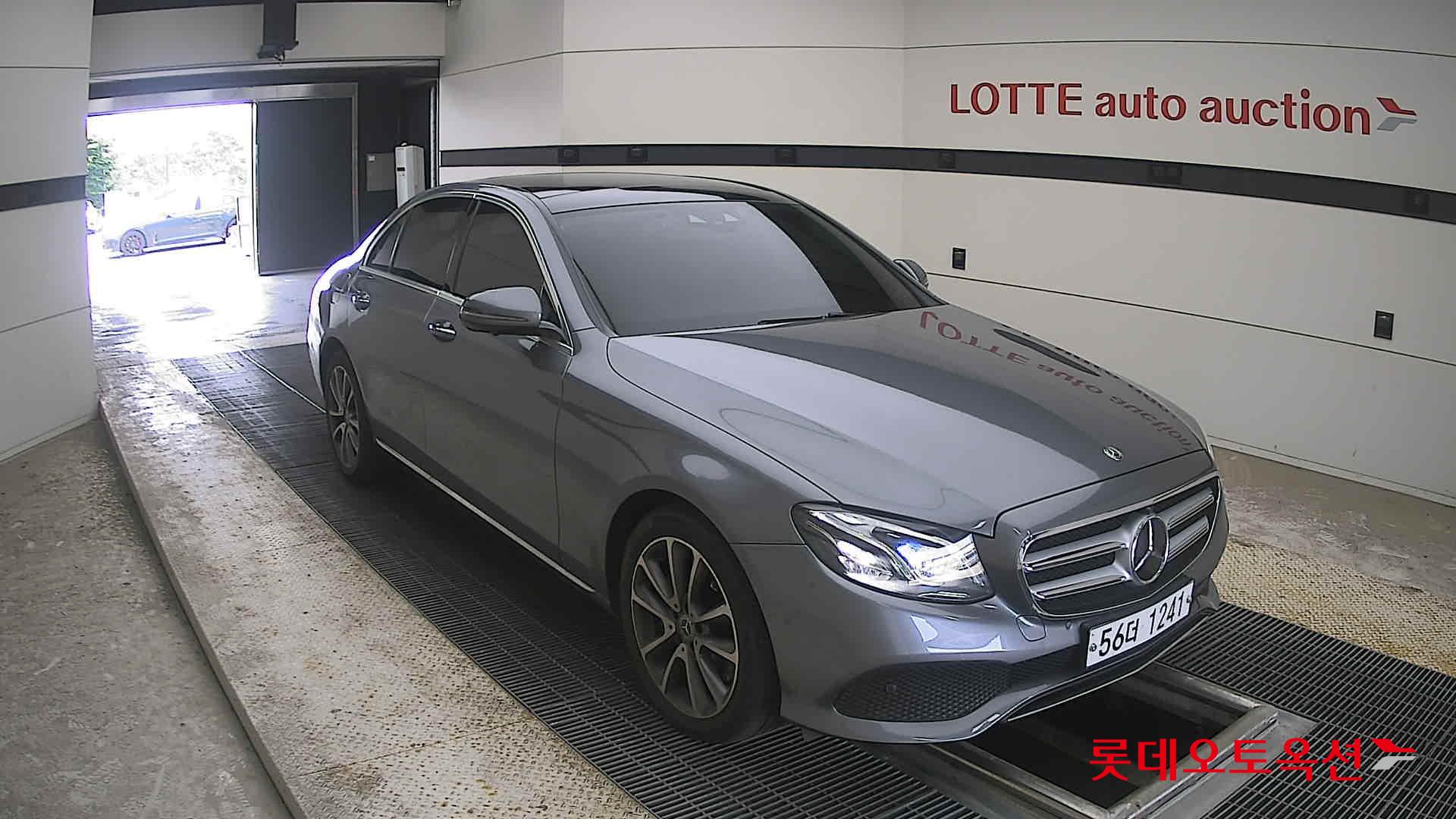 2019 - mercedes-benz e300