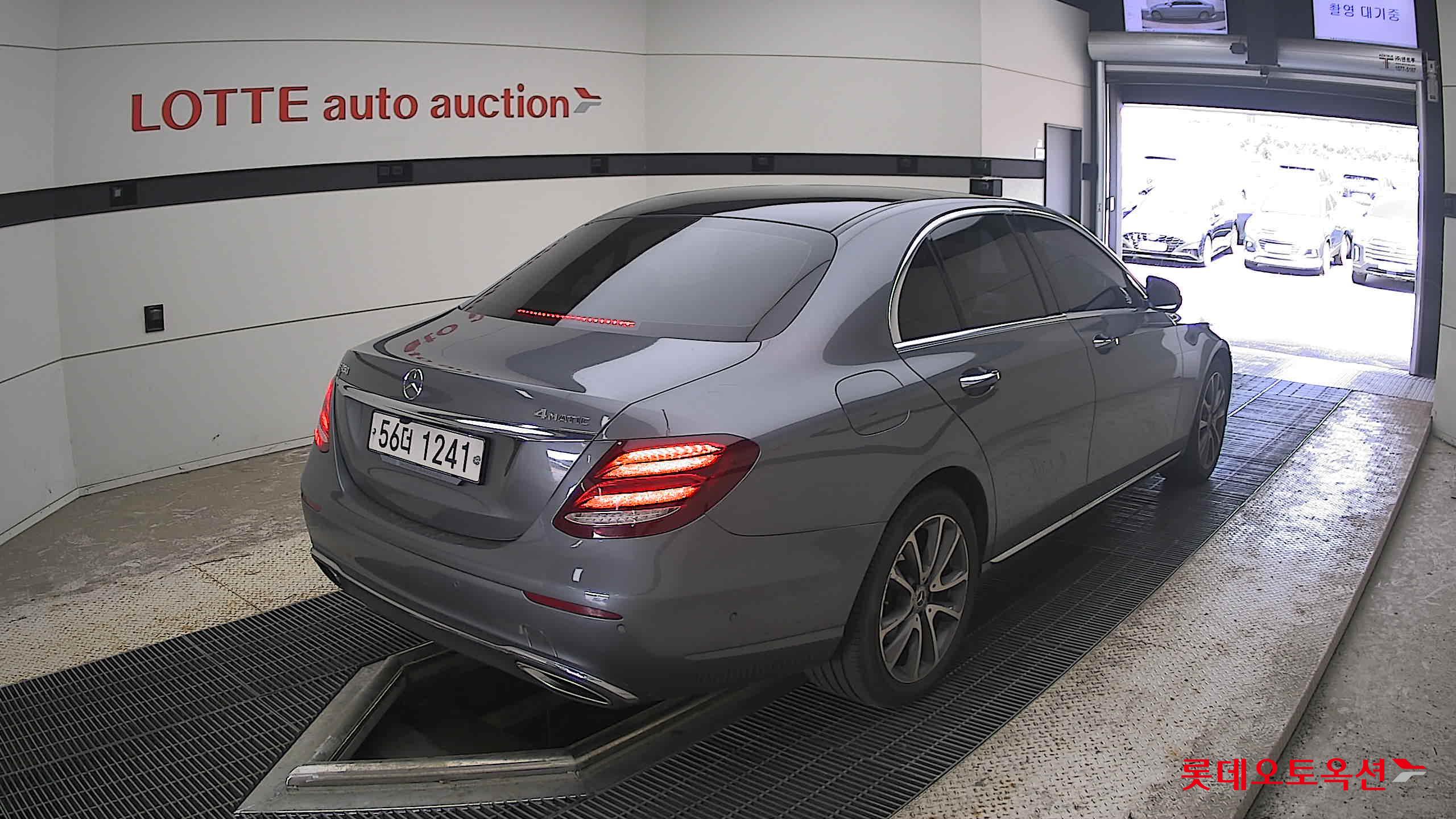 2019 - mercedes-benz e300