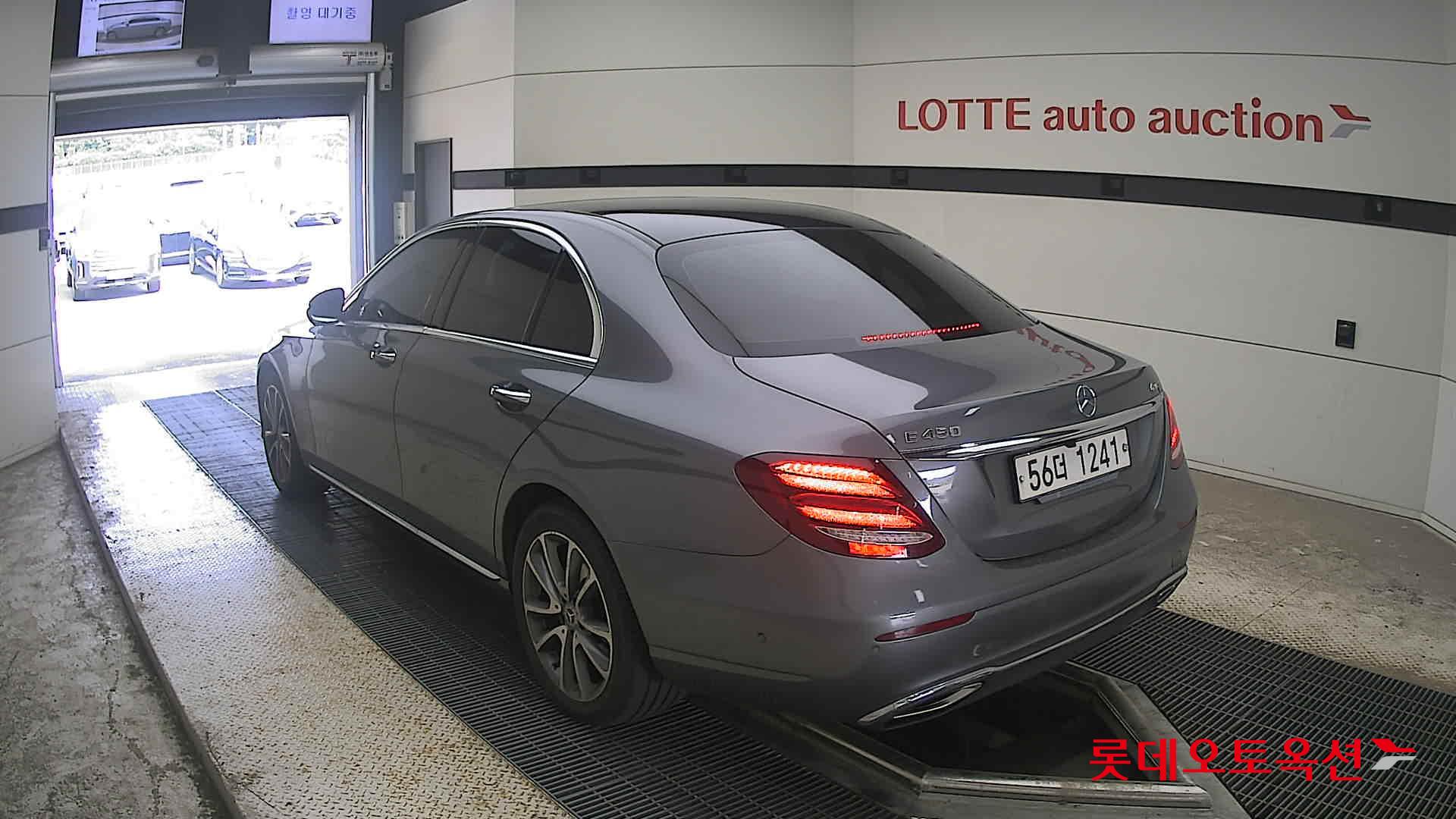 2019 - mercedes-benz e300