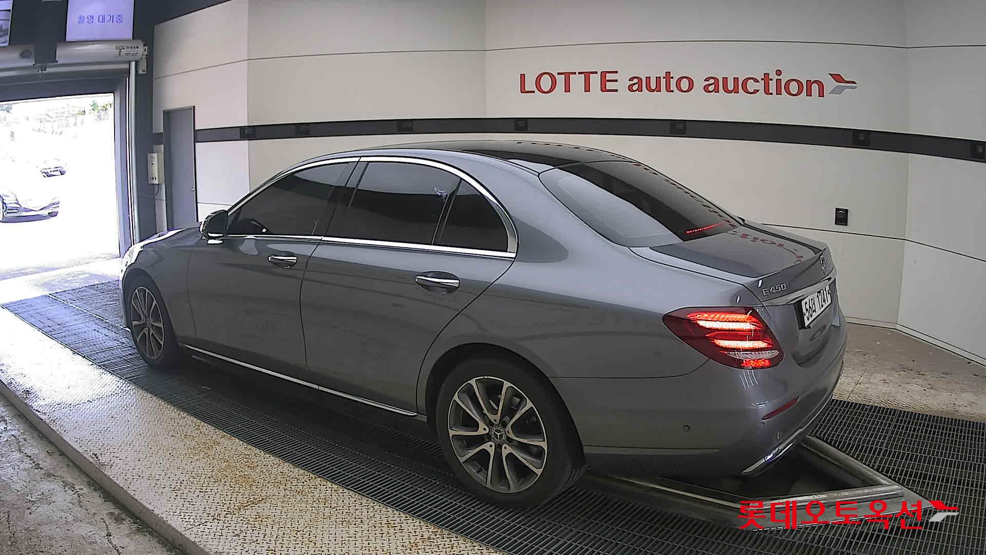 2019 - mercedes-benz e300