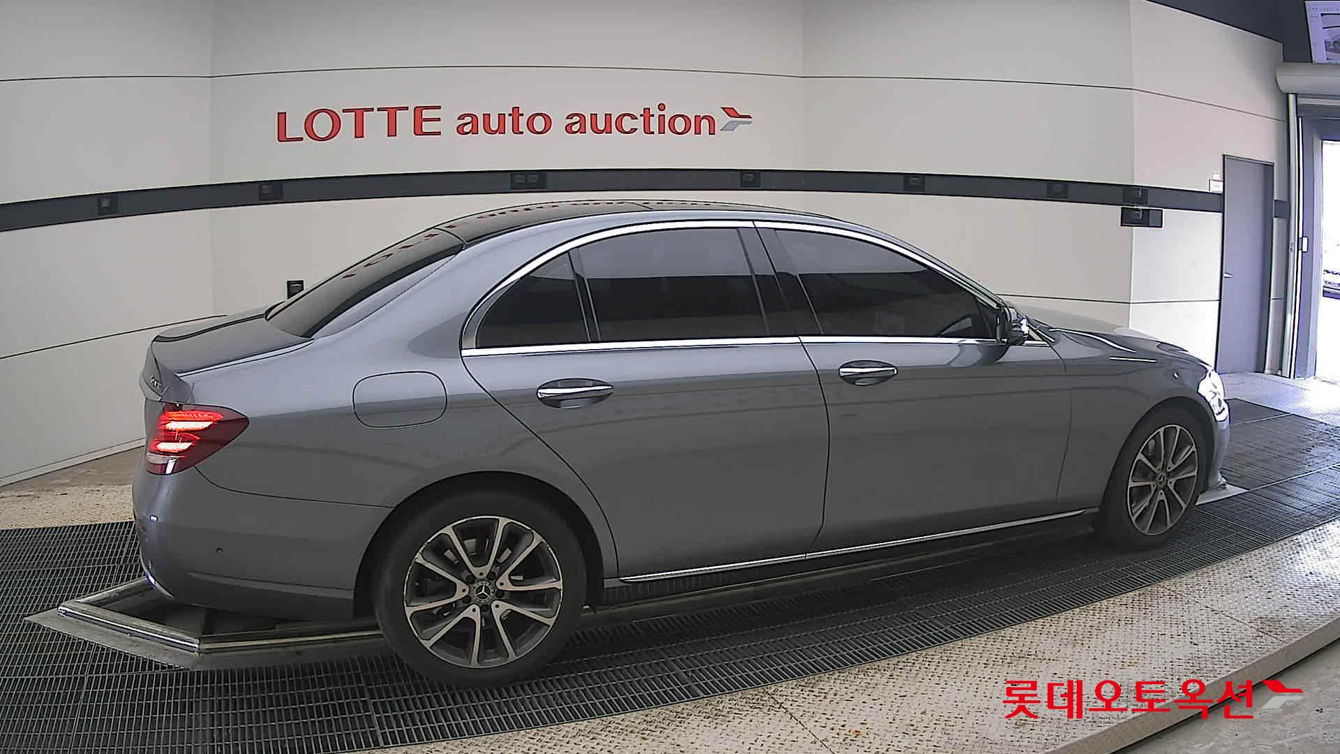 2019 - mercedes-benz e300