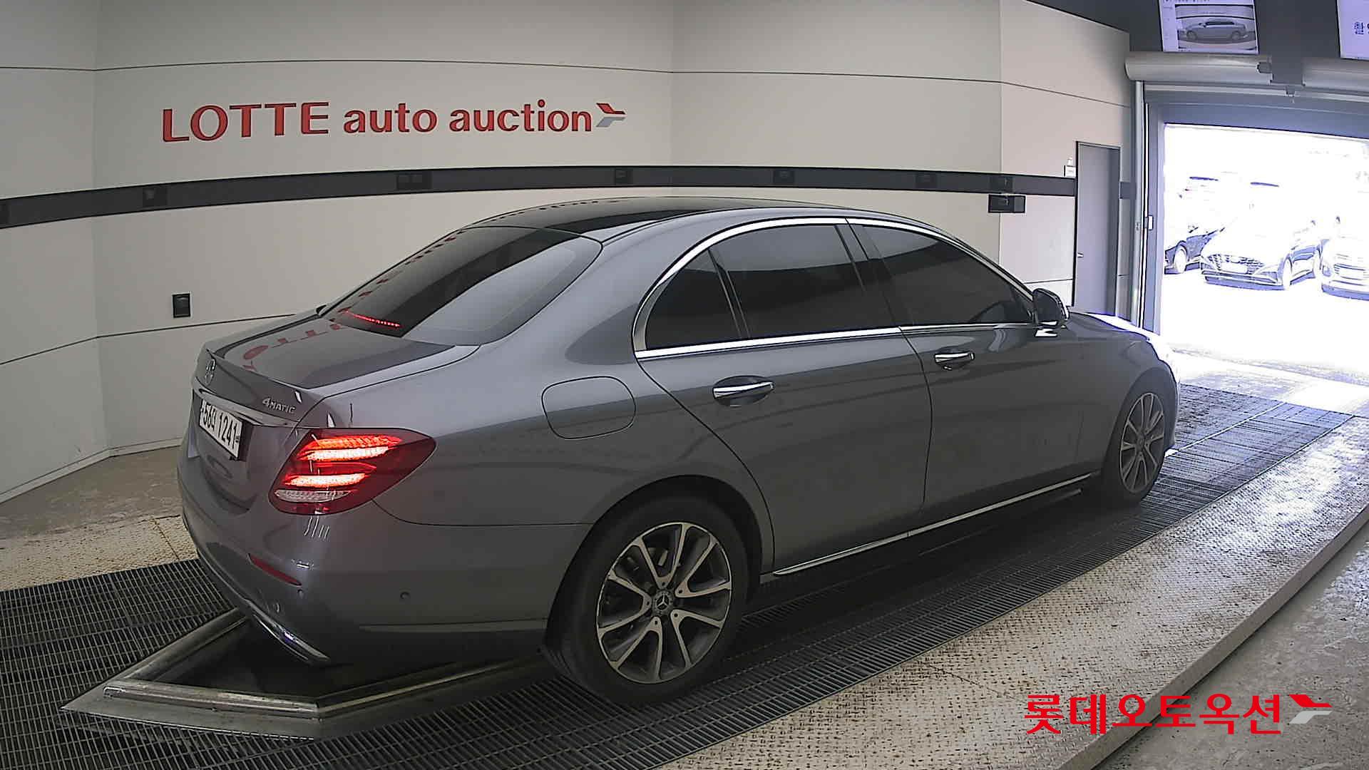 2019 - mercedes-benz e300