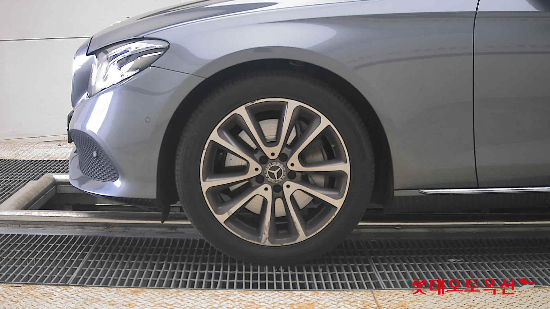 2019 - mercedes-benz e300