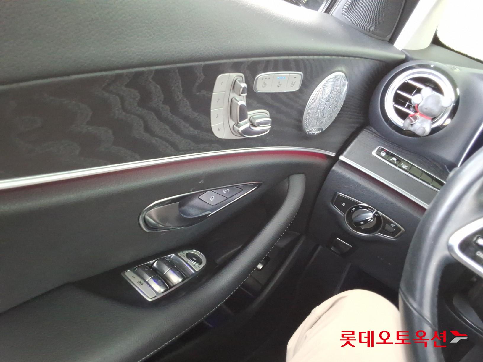 2019 - mercedes-benz e300