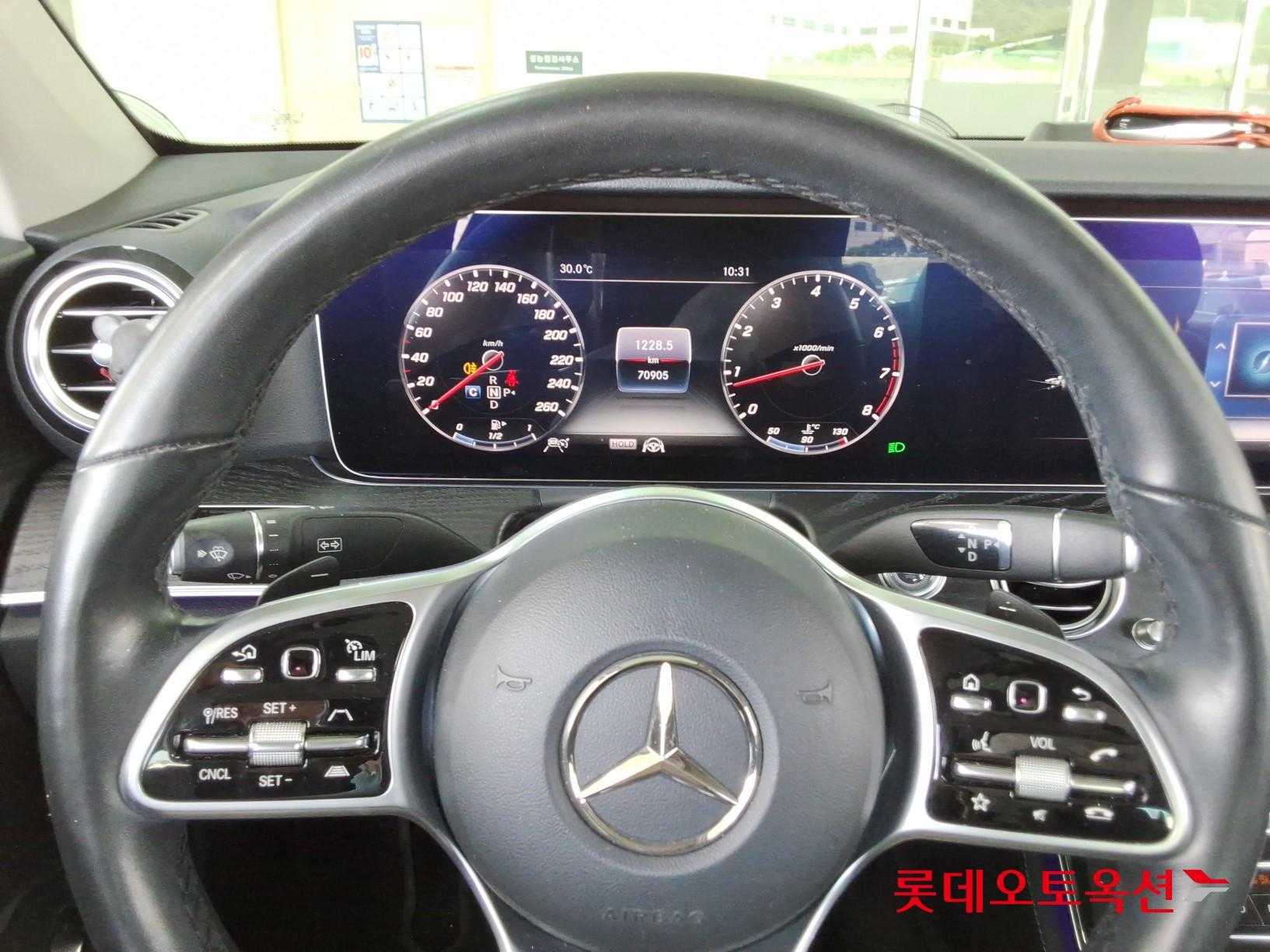 2019 - mercedes-benz e300