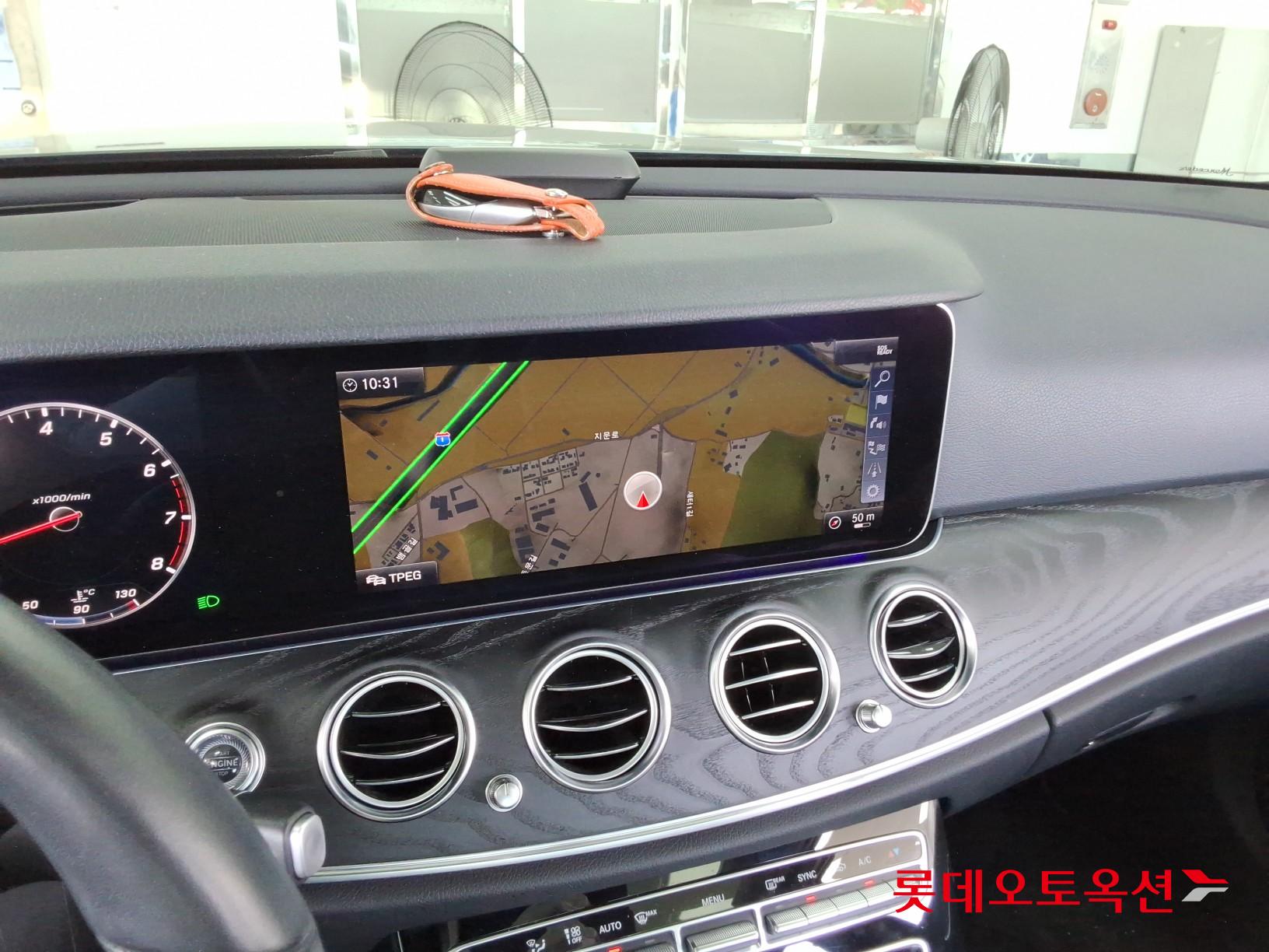 2019 - mercedes-benz e300