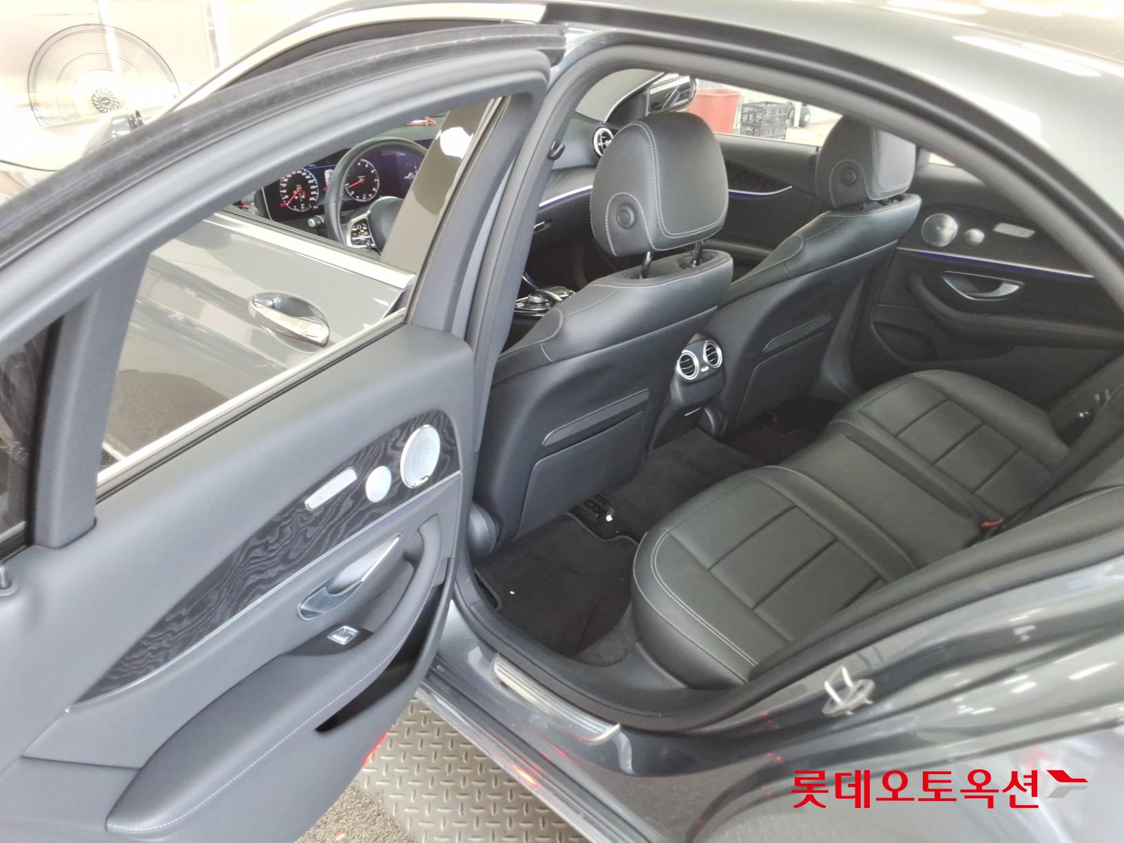 2019 - mercedes-benz e300