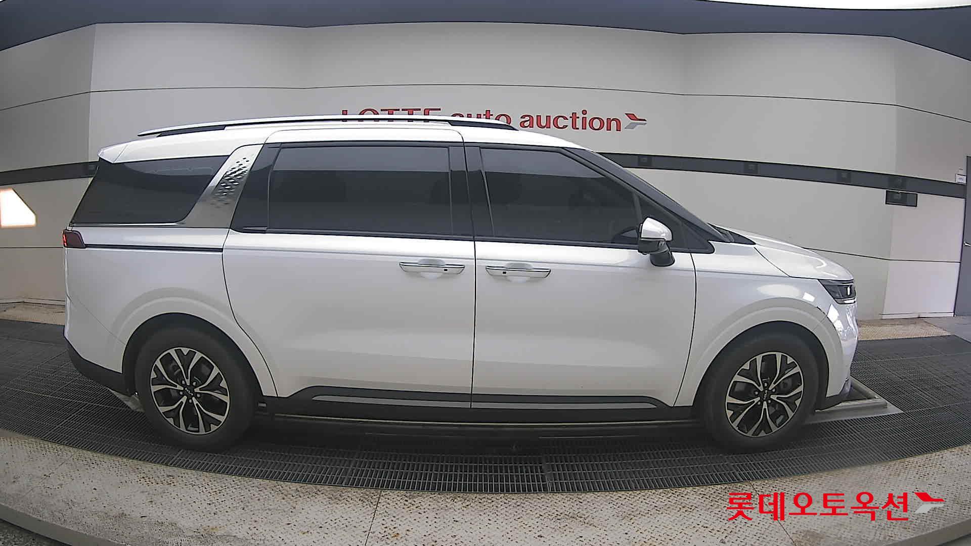 2023 - kia carnival