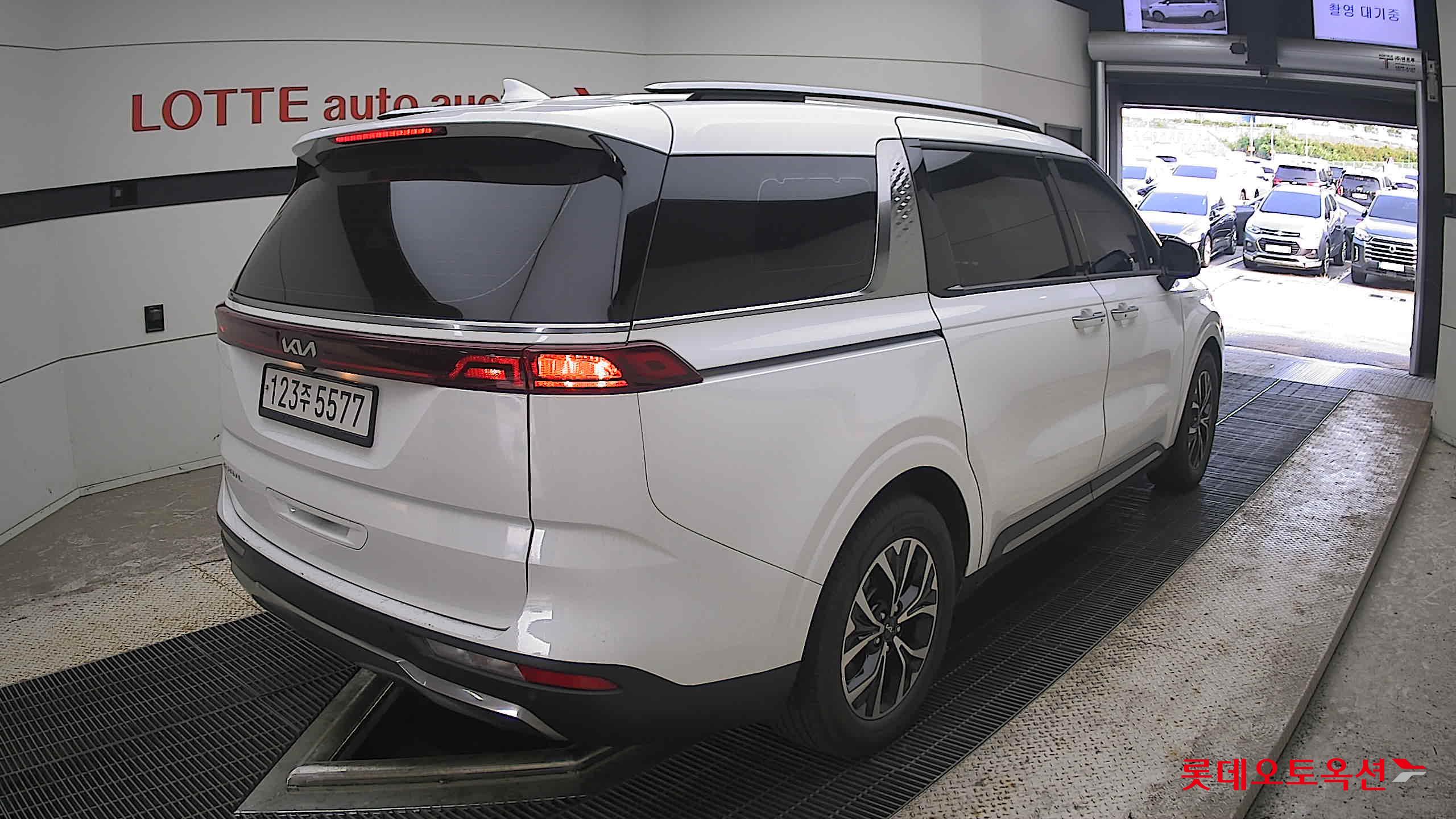 2023 - kia carnival