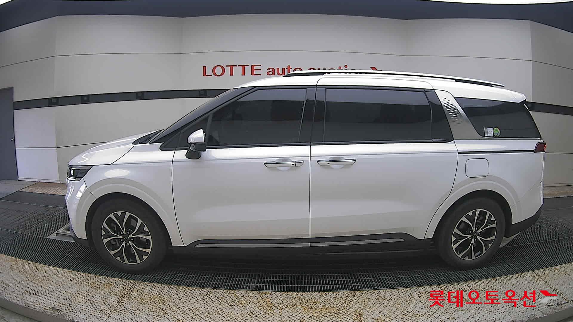 2023 - kia carnival