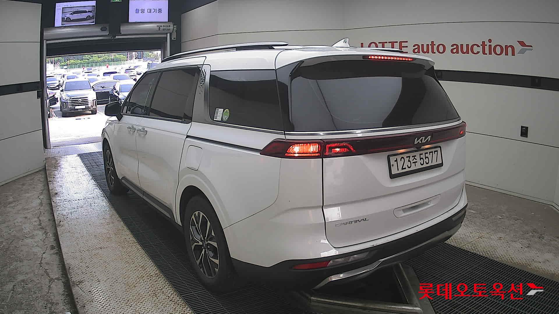 2023 - kia carnival