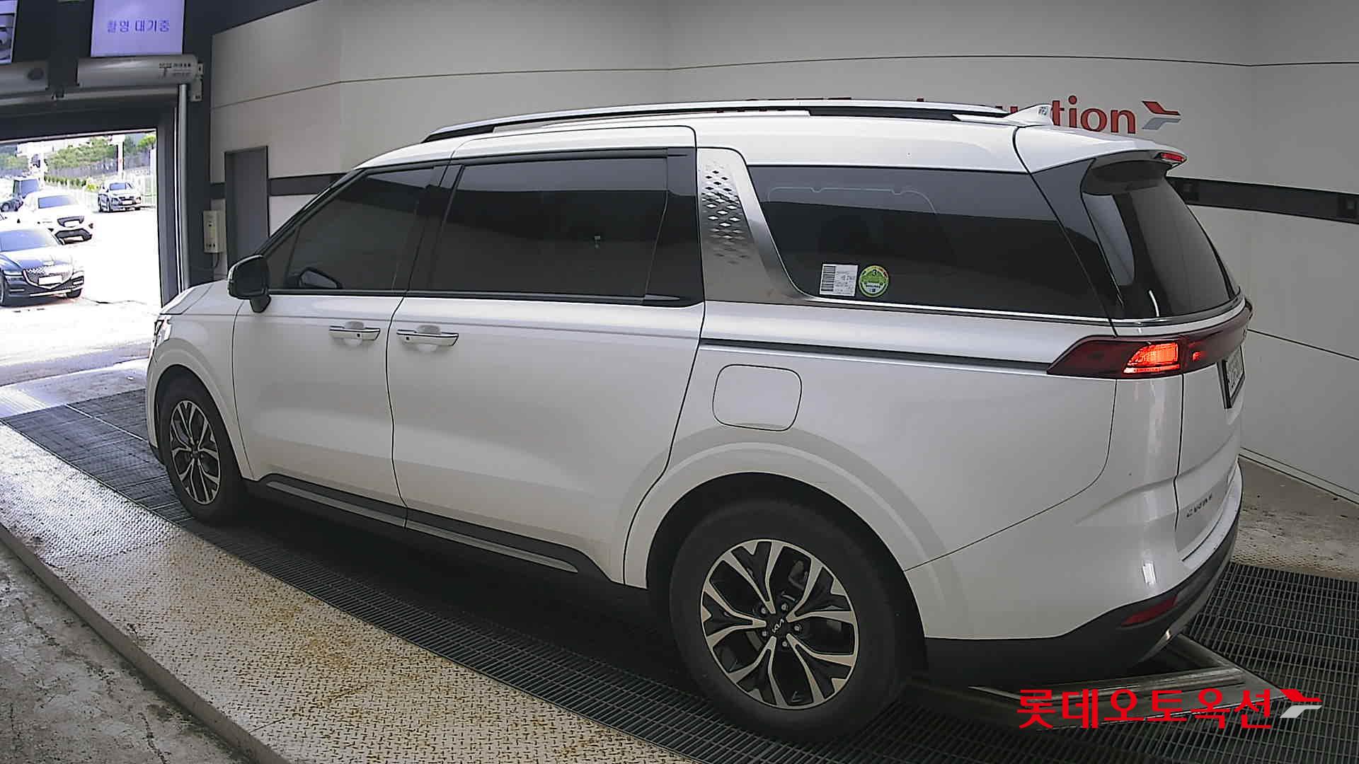2023 - kia carnival