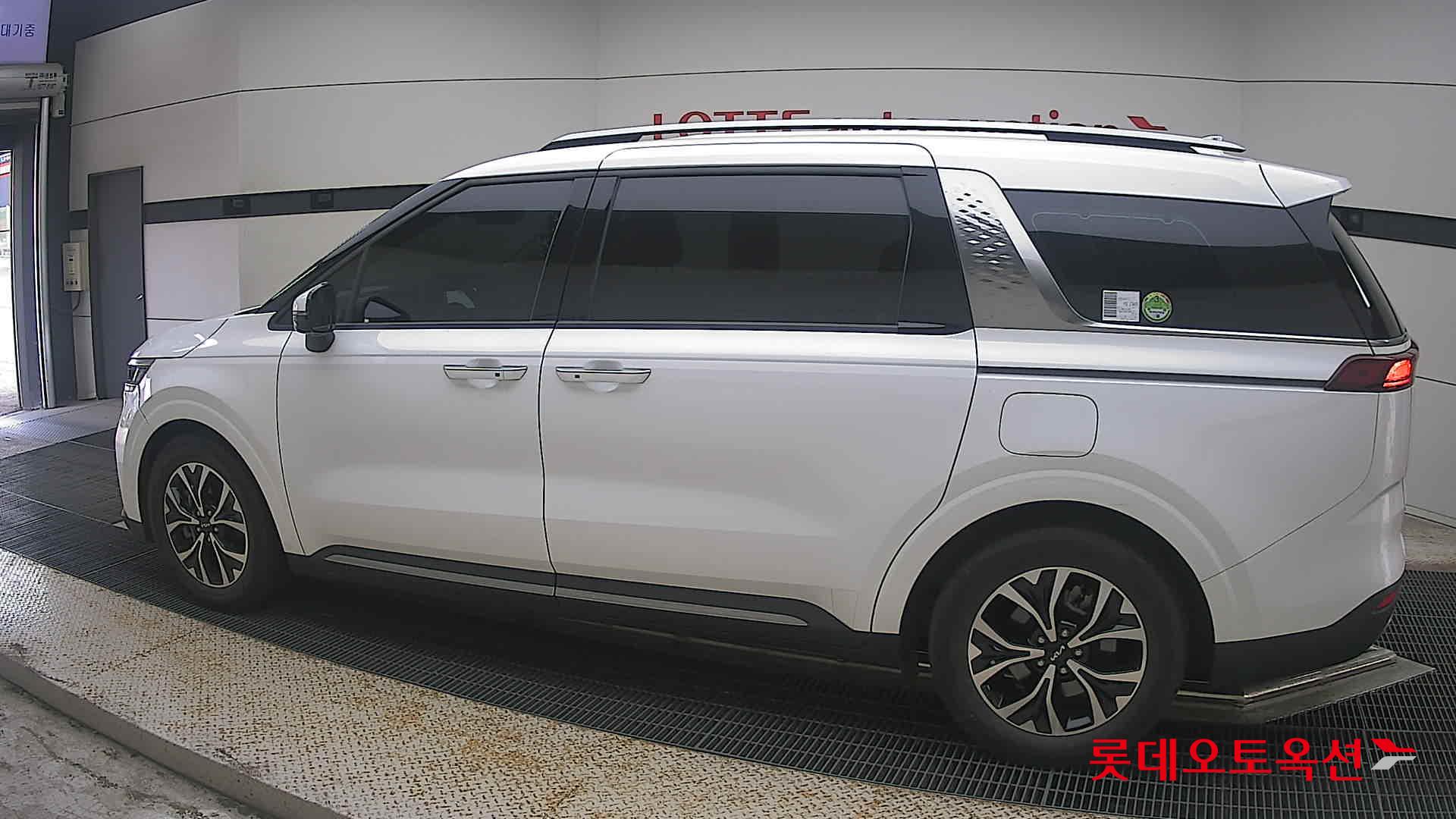 2023 - kia carnival