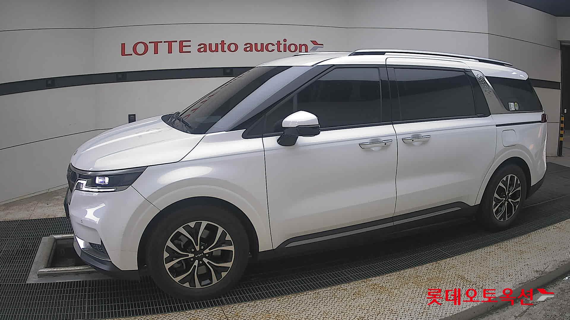 2023 - kia carnival