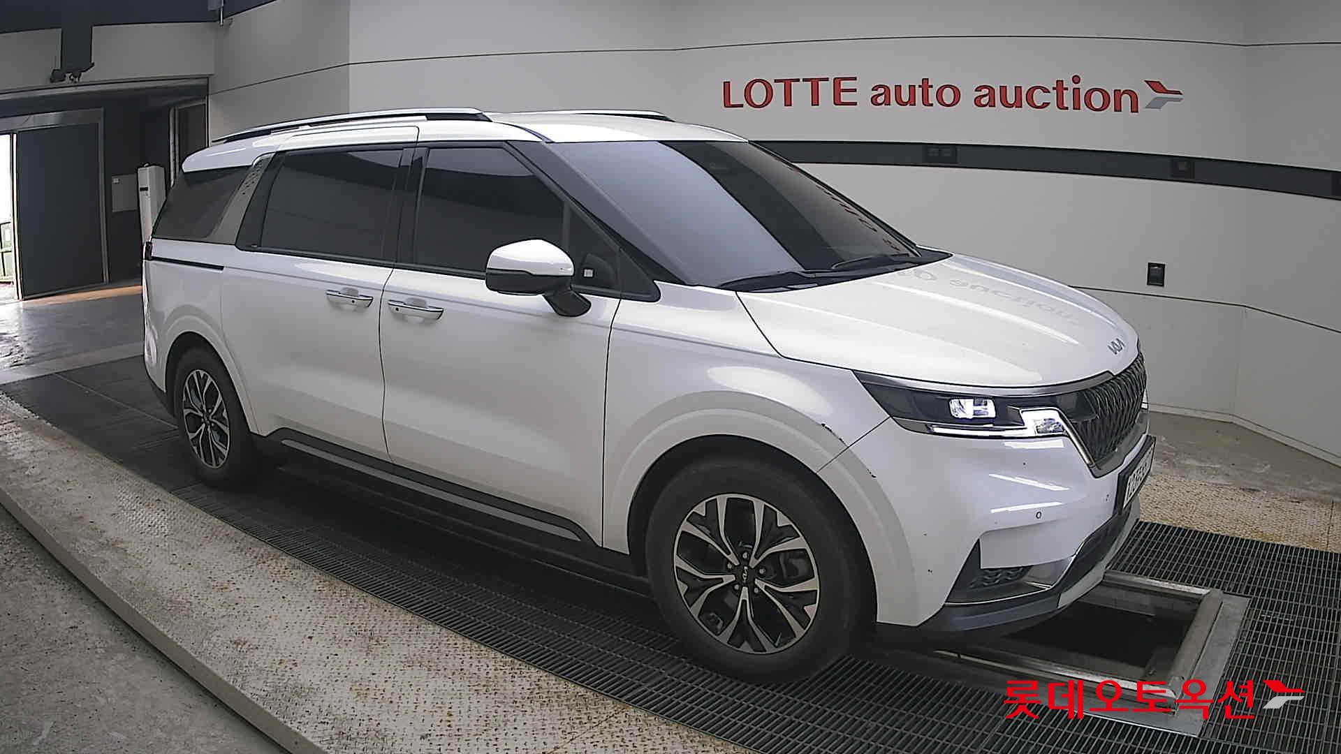 2023 - kia carnival