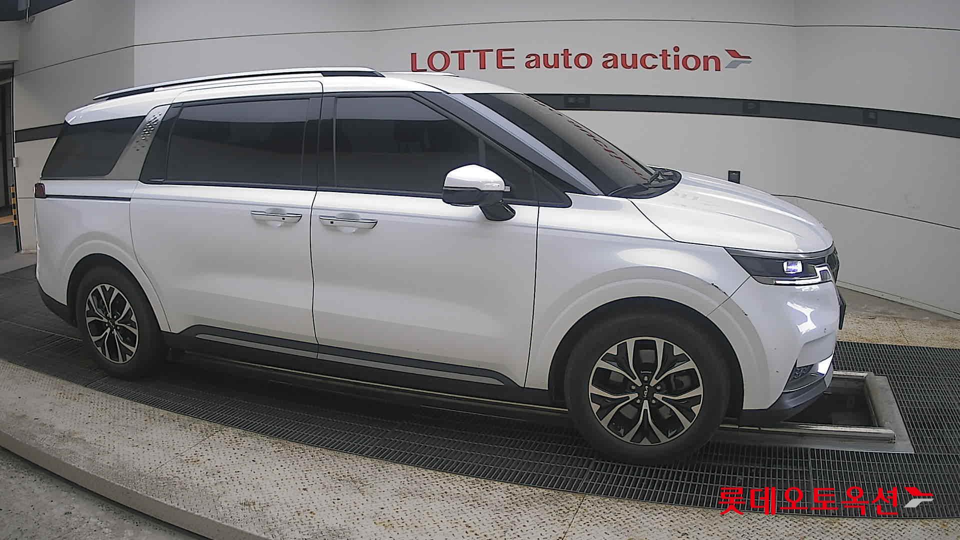 2023 - kia carnival