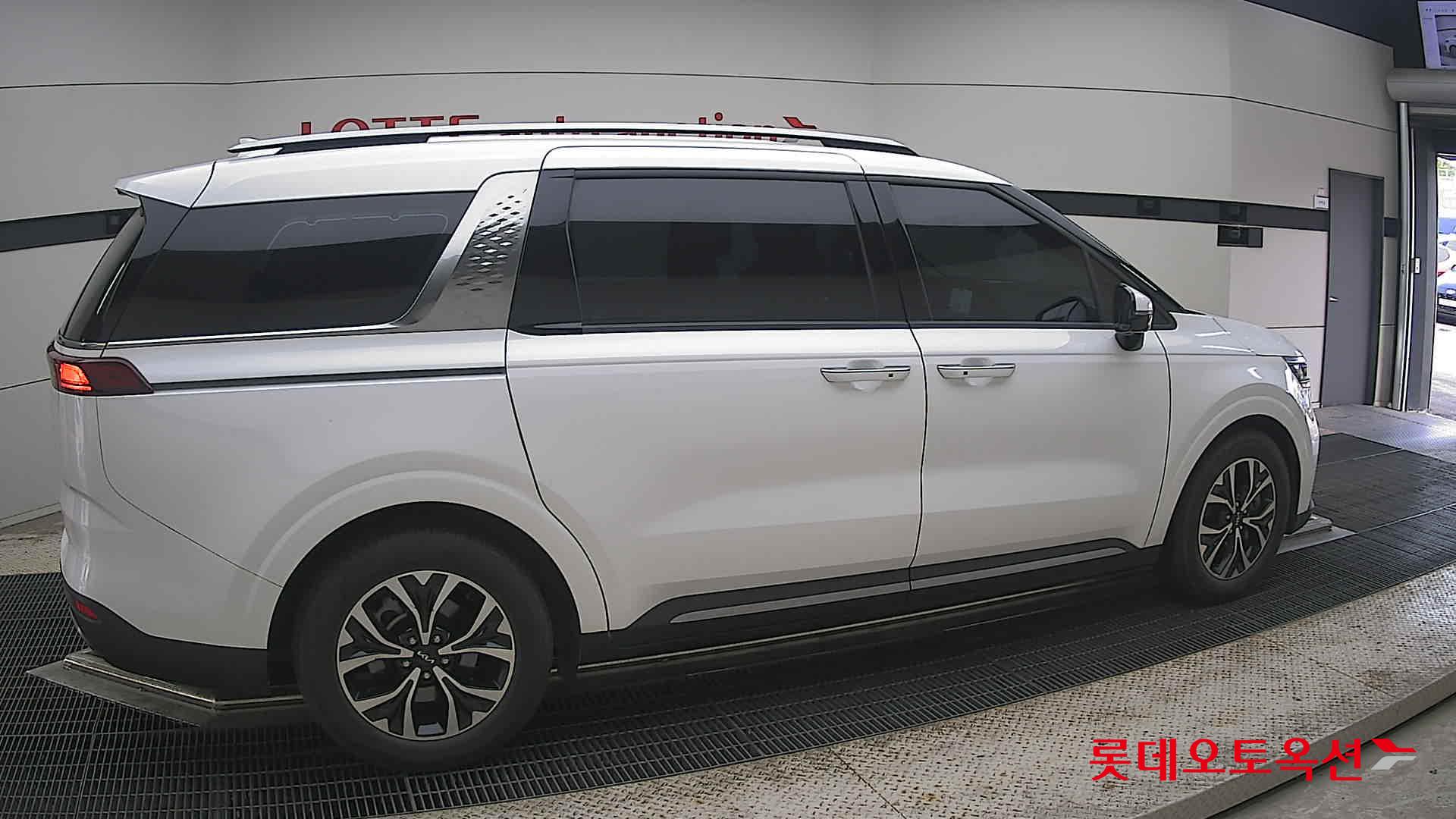 2023 - kia carnival