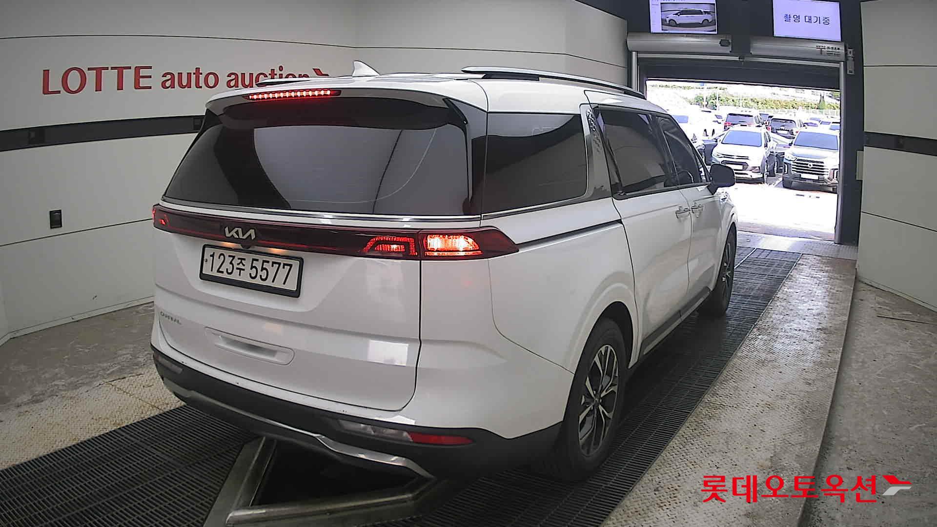 2023 - kia carnival