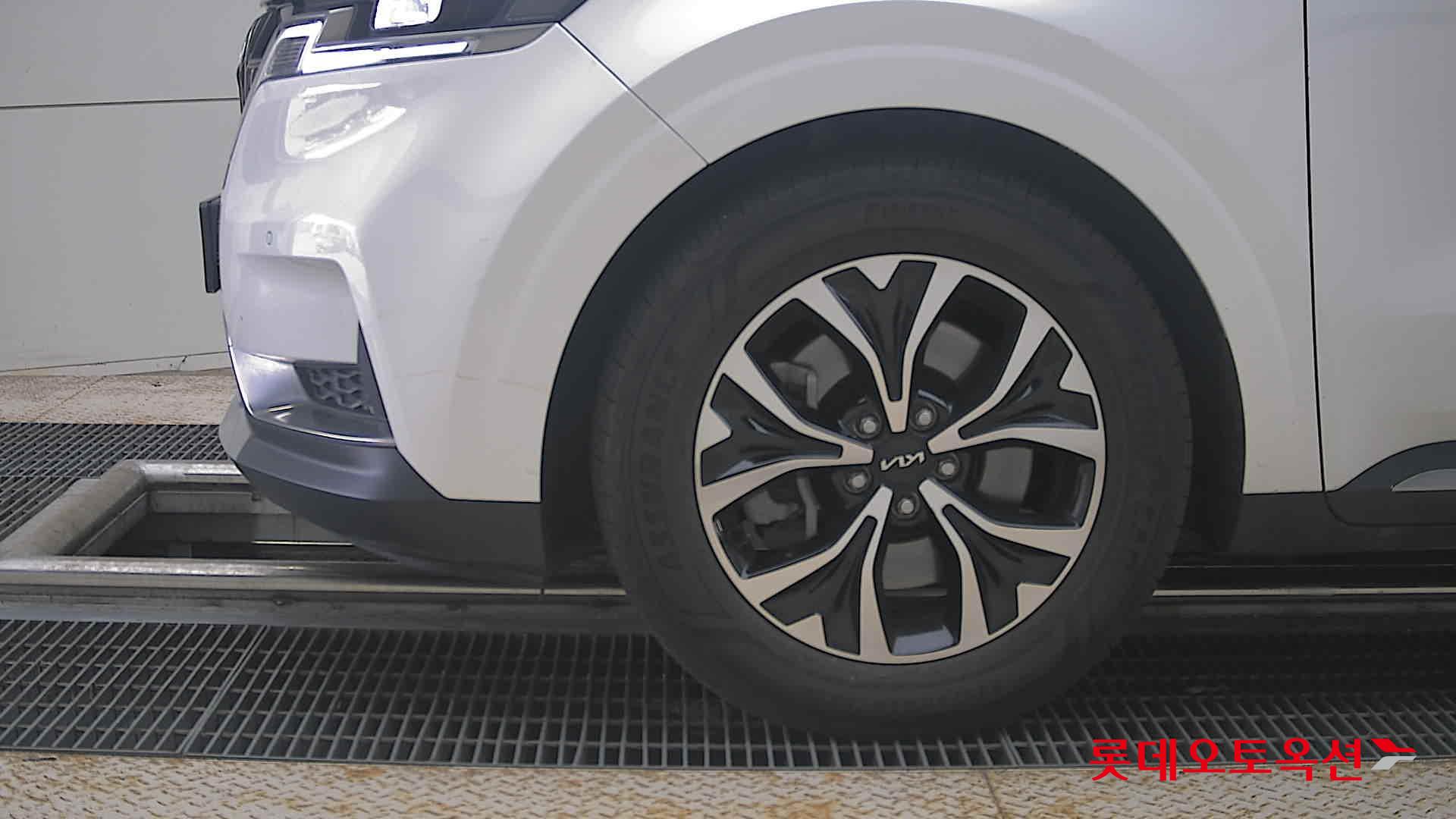 2023 - kia carnival
