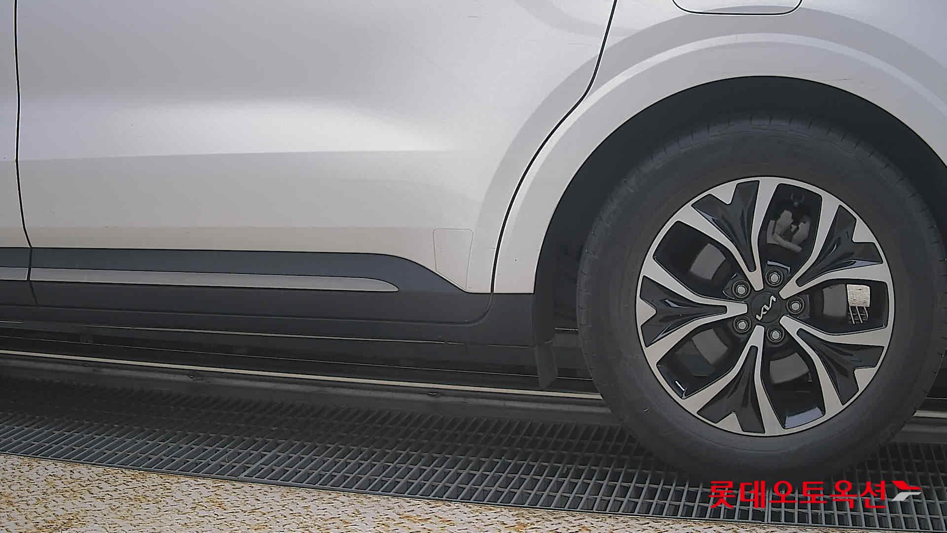 2023 - kia carnival