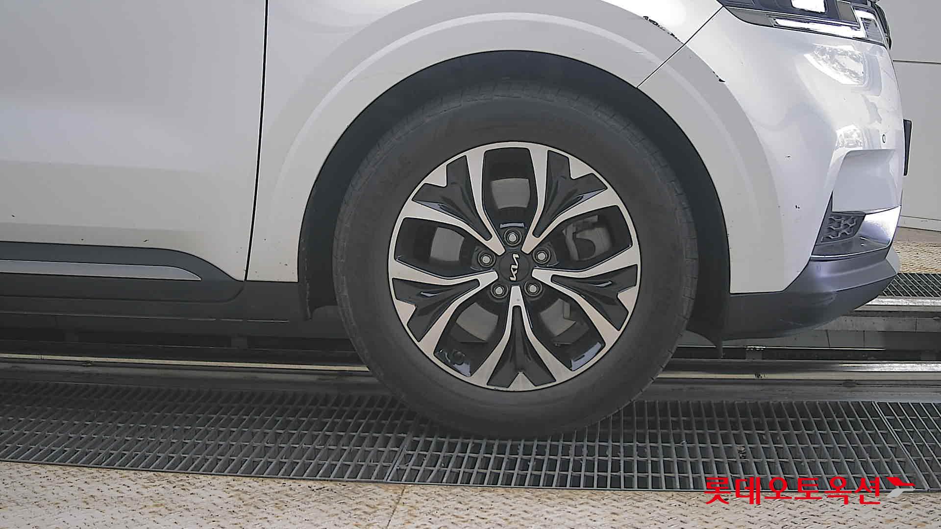 2023 - kia carnival