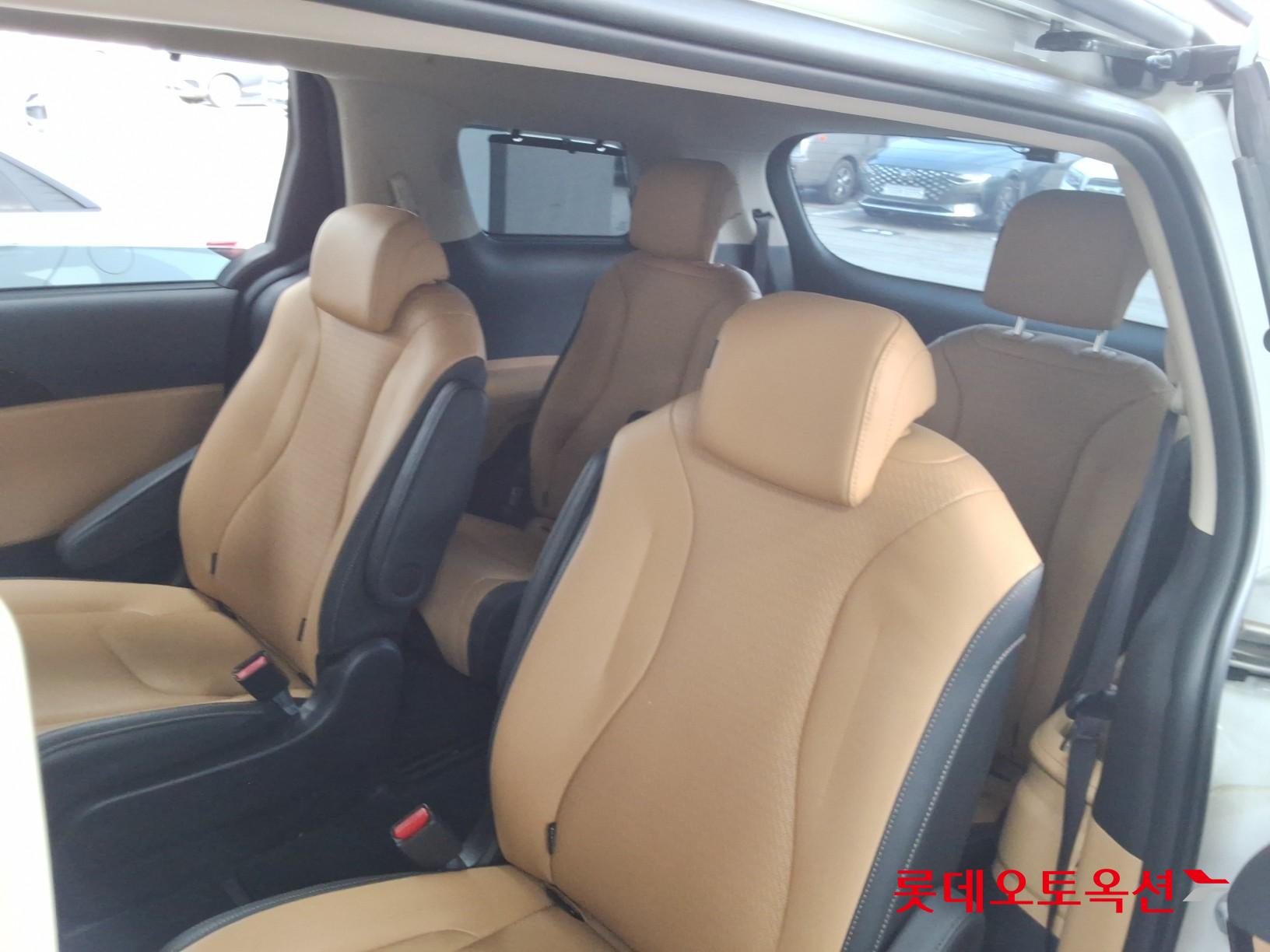2023 - kia carnival