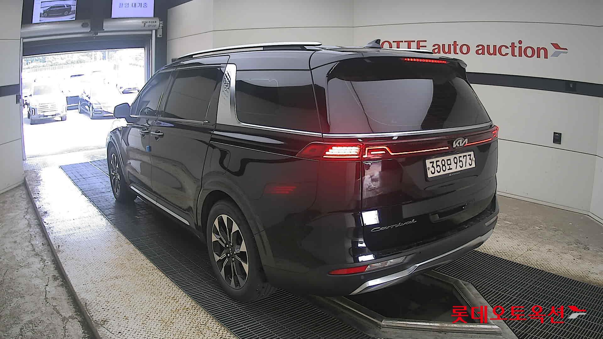 2021 - kia carnival