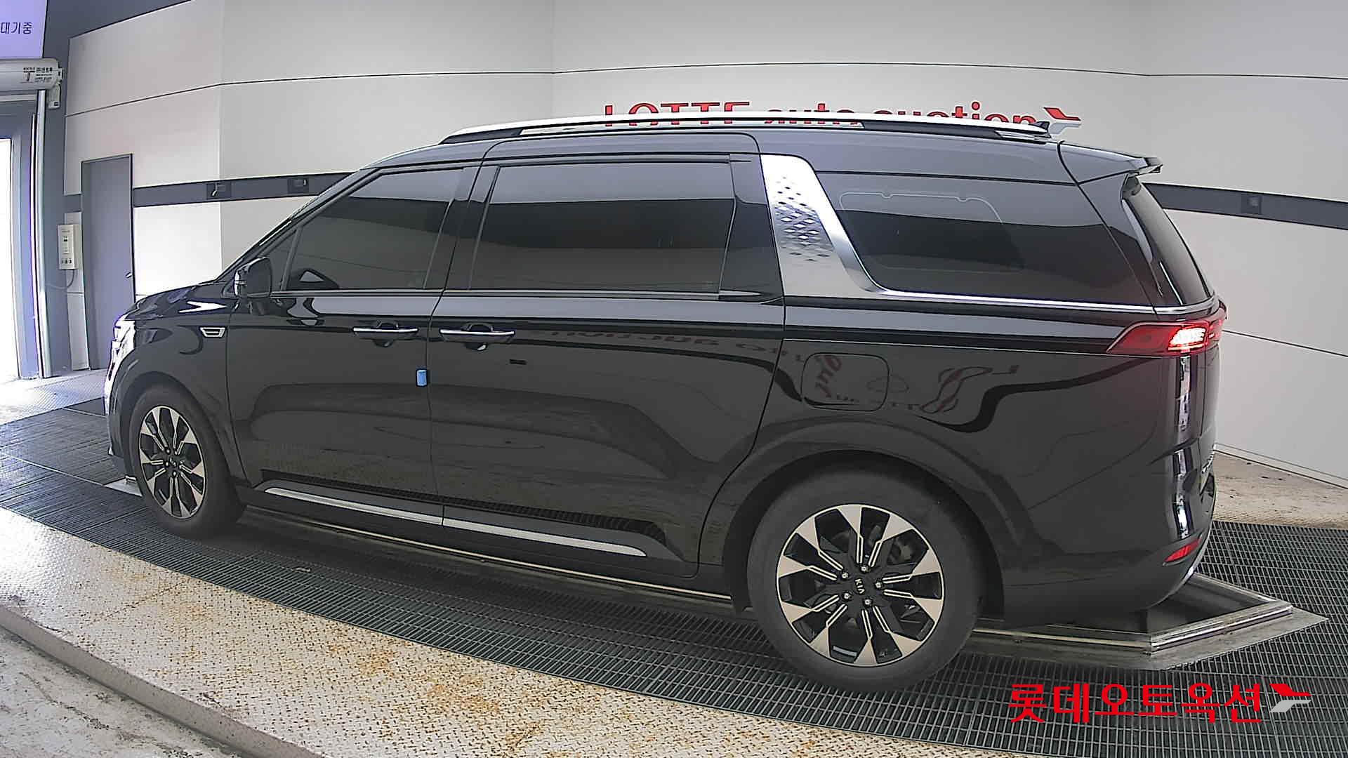 2021 - kia carnival