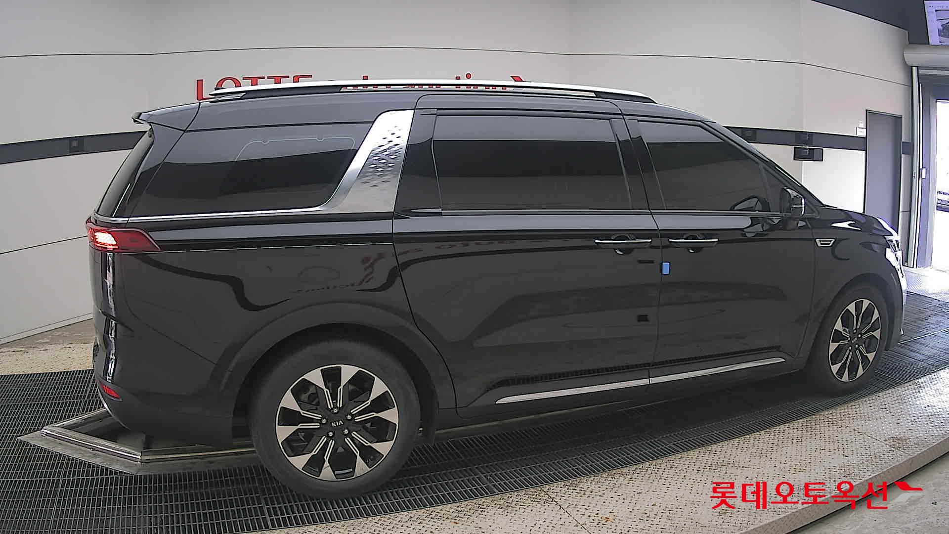 2021 - kia carnival