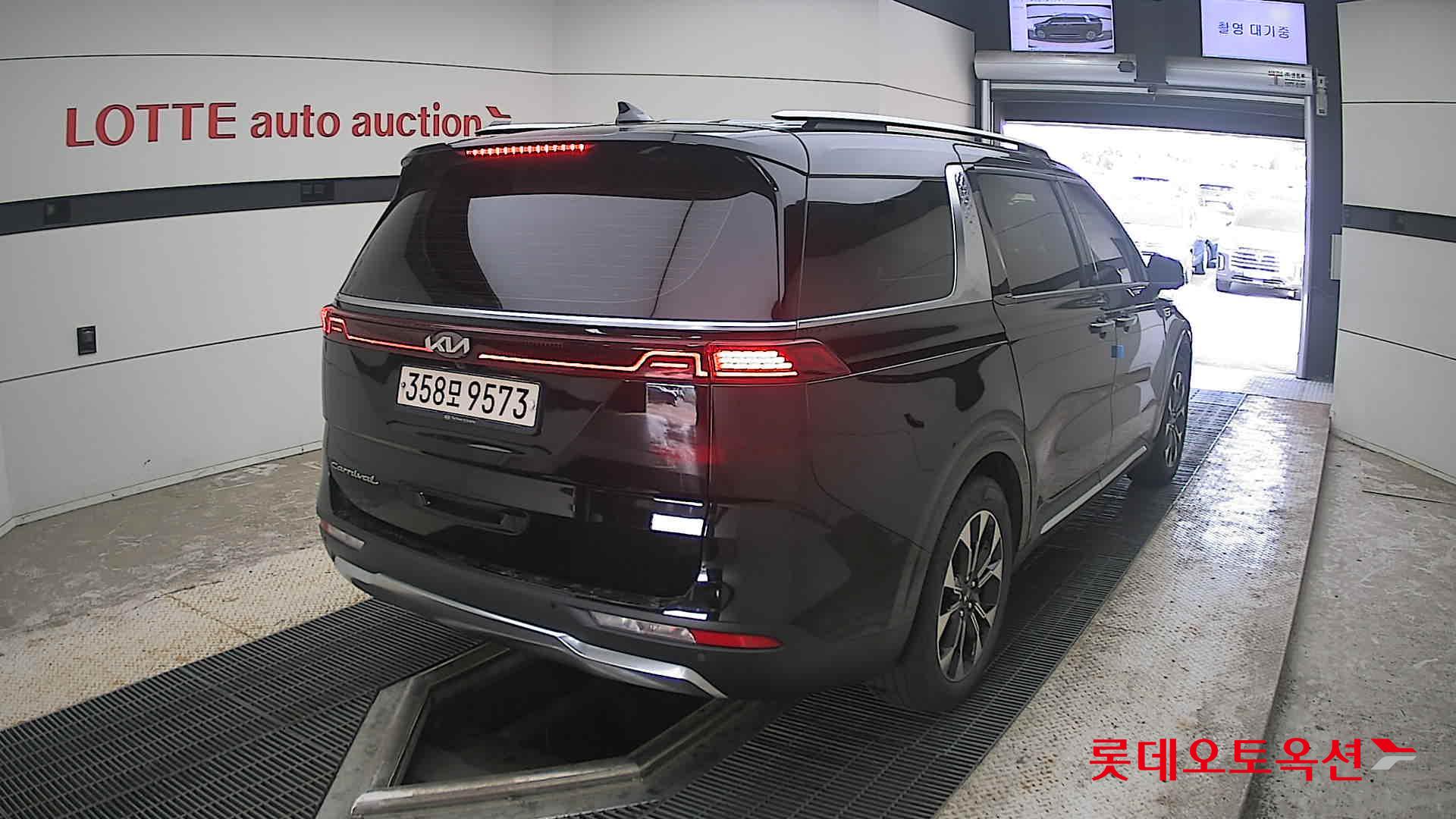 2021 - kia carnival