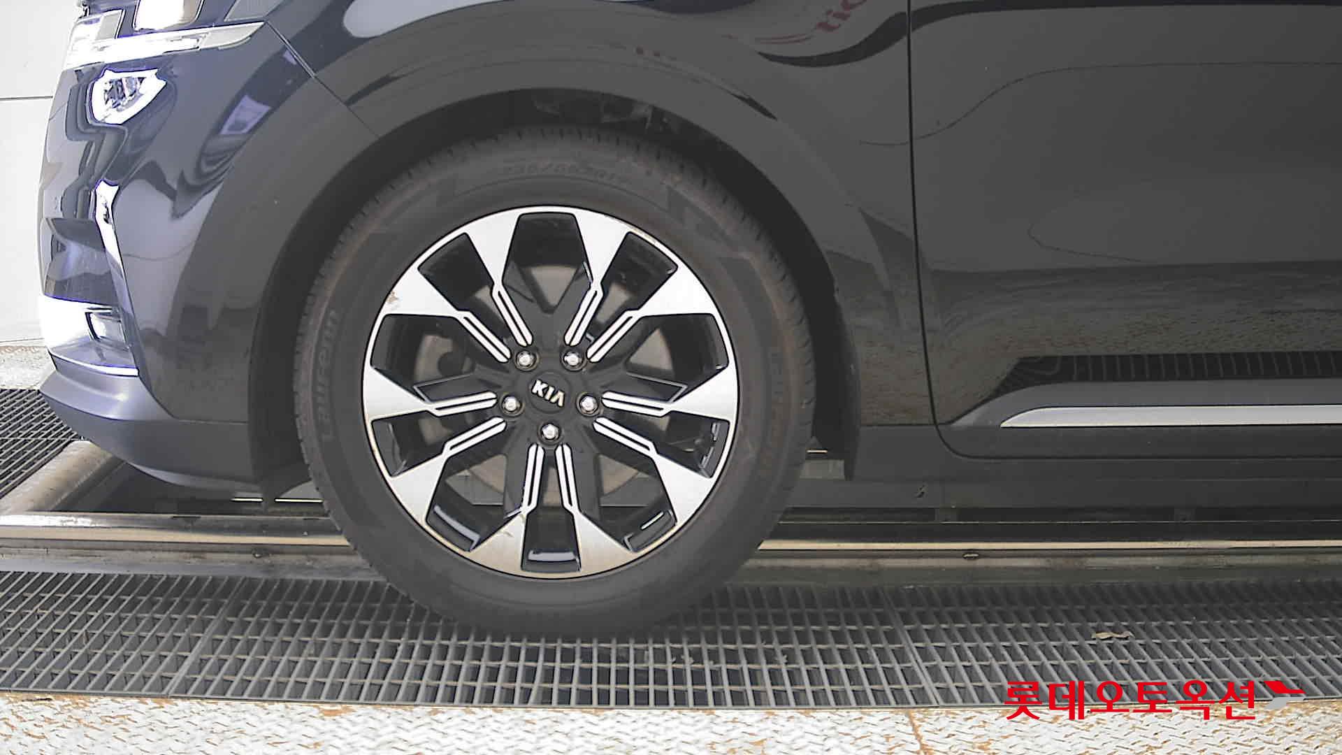 2021 - kia carnival