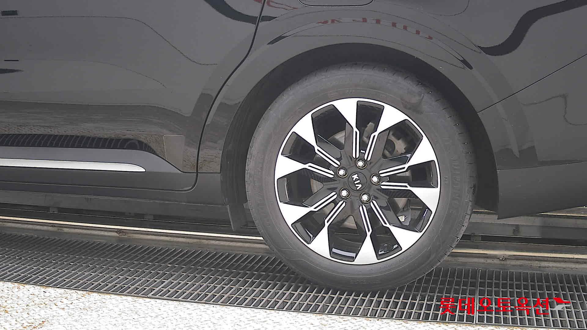 2021 - kia carnival