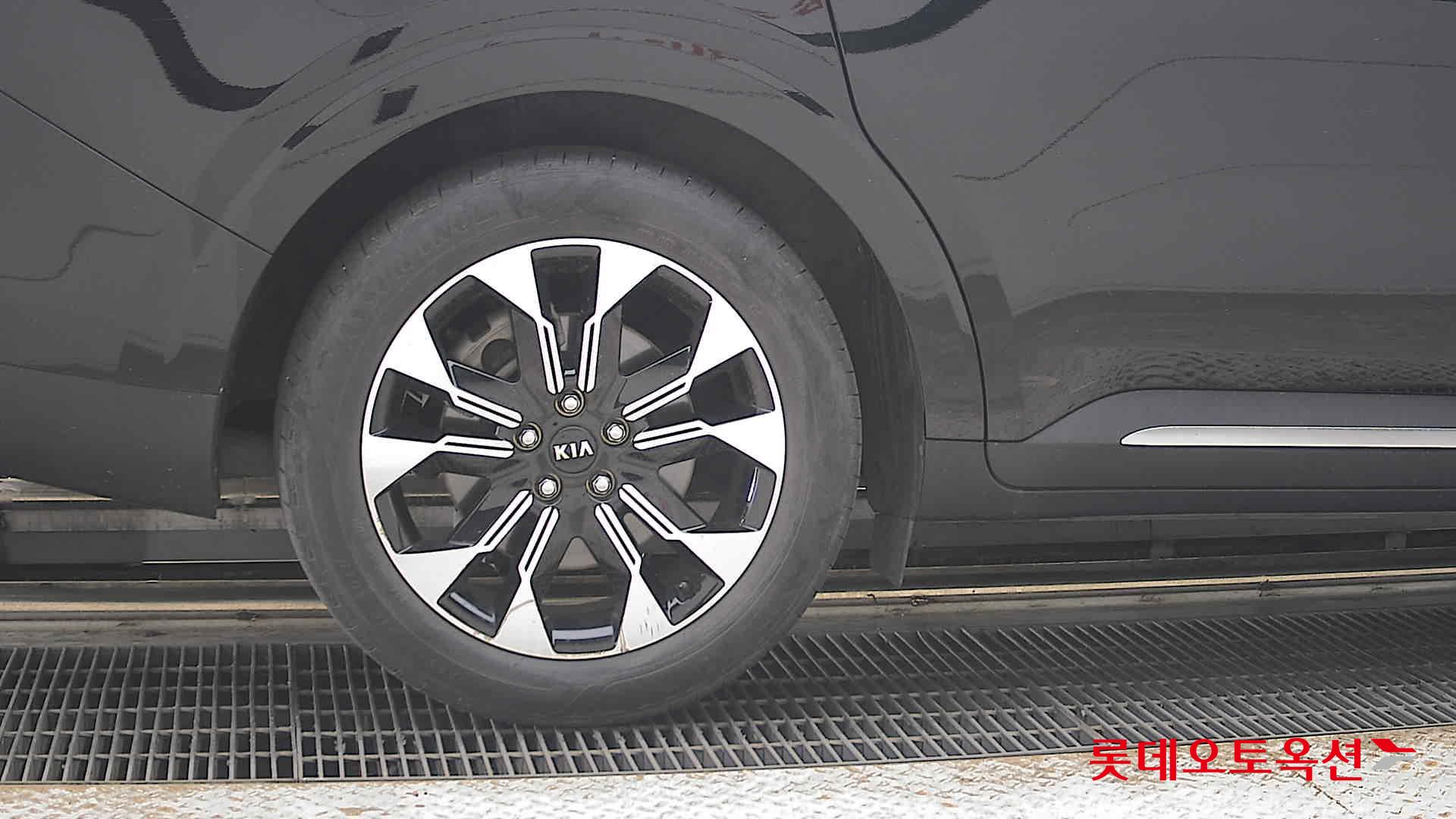 2021 - kia carnival